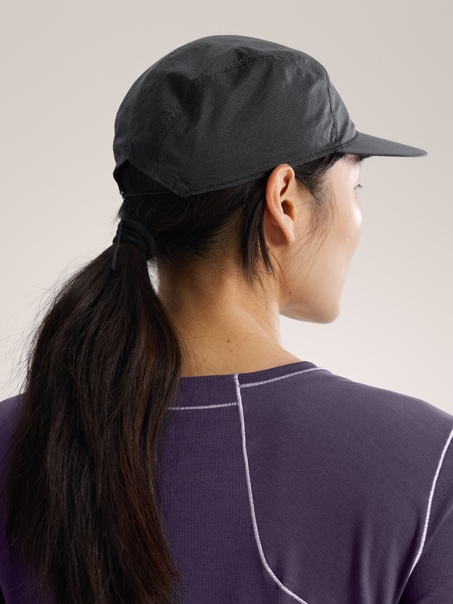 Product Image https://product.arcteryx.co.kr/images/products/686435/S26_X000009489_details_Aerios_5_Panel_Cap_Black_Arctic_Silk_Back_View.jpg