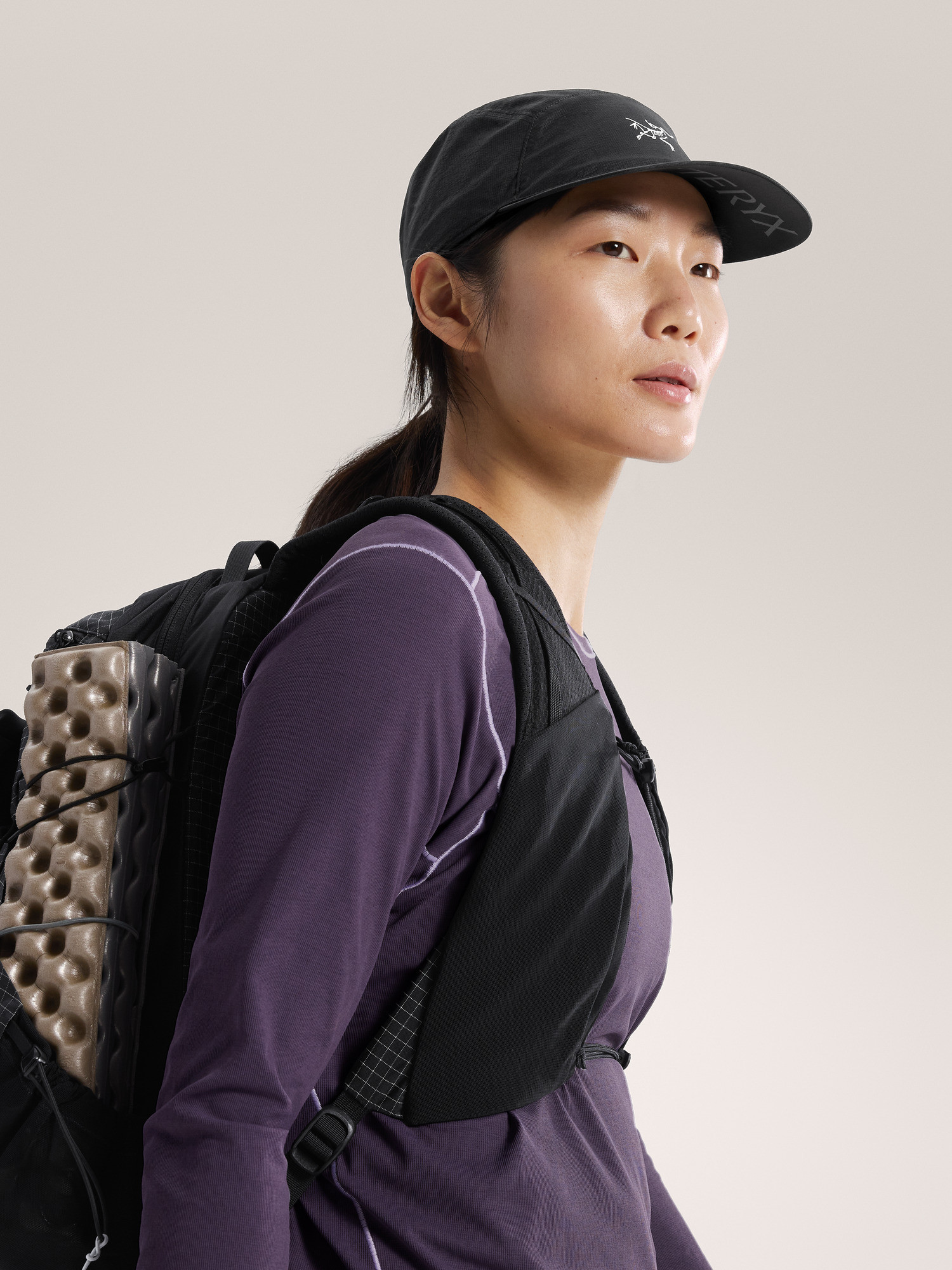 Product Image https://product.arcteryx.co.kr/images/products/686435/S26_X000009489_details_Aerios_5_Panel_Cap_Black_Arctic_Silk_Hover.jpg