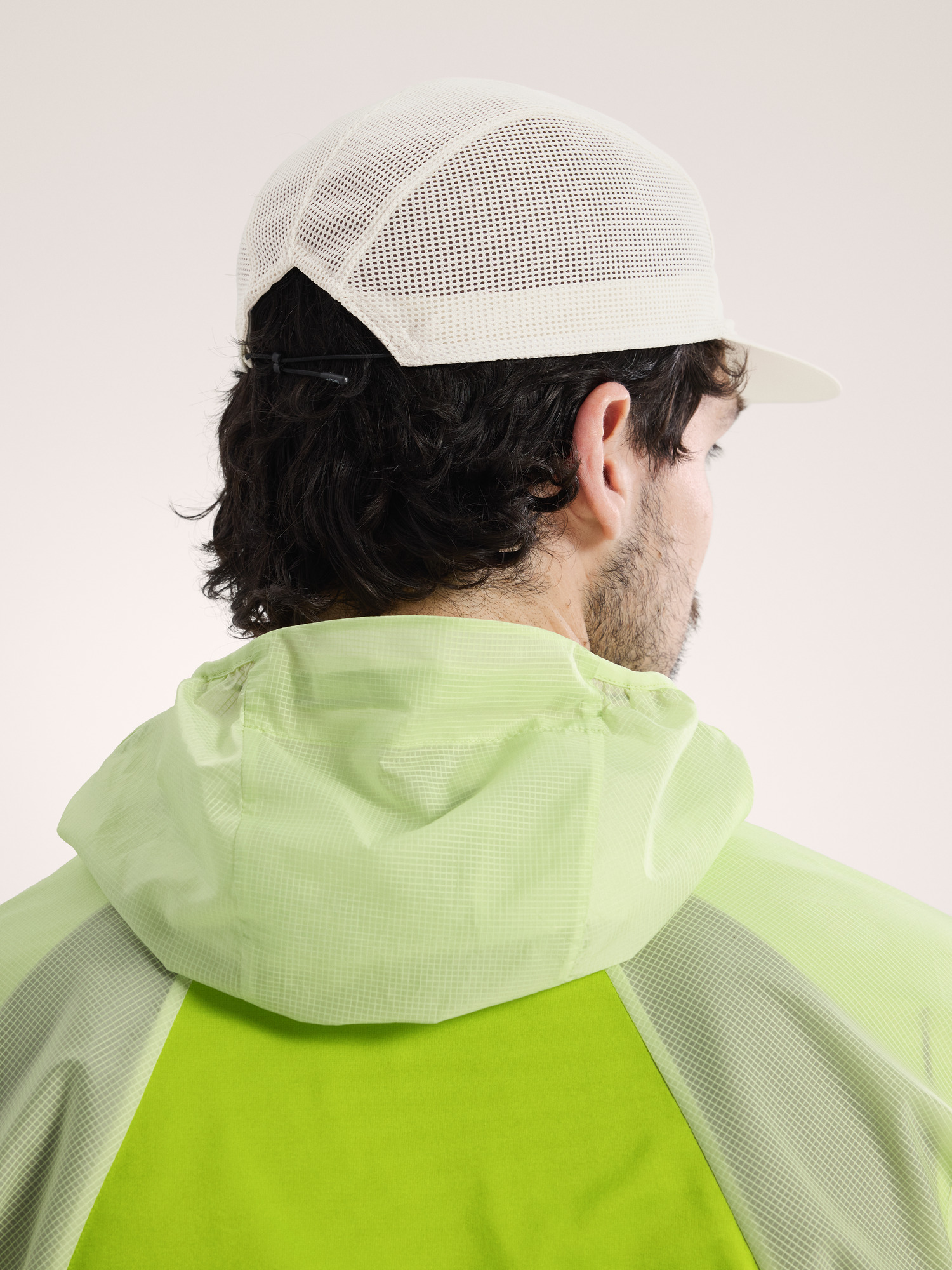 Product Image https://product.arcteryx.co.kr/images/products/686438/S26_X000010181_details_Norvan_Mesh_5_Panel_Cap_Sea_Salt_Back_View.jpg