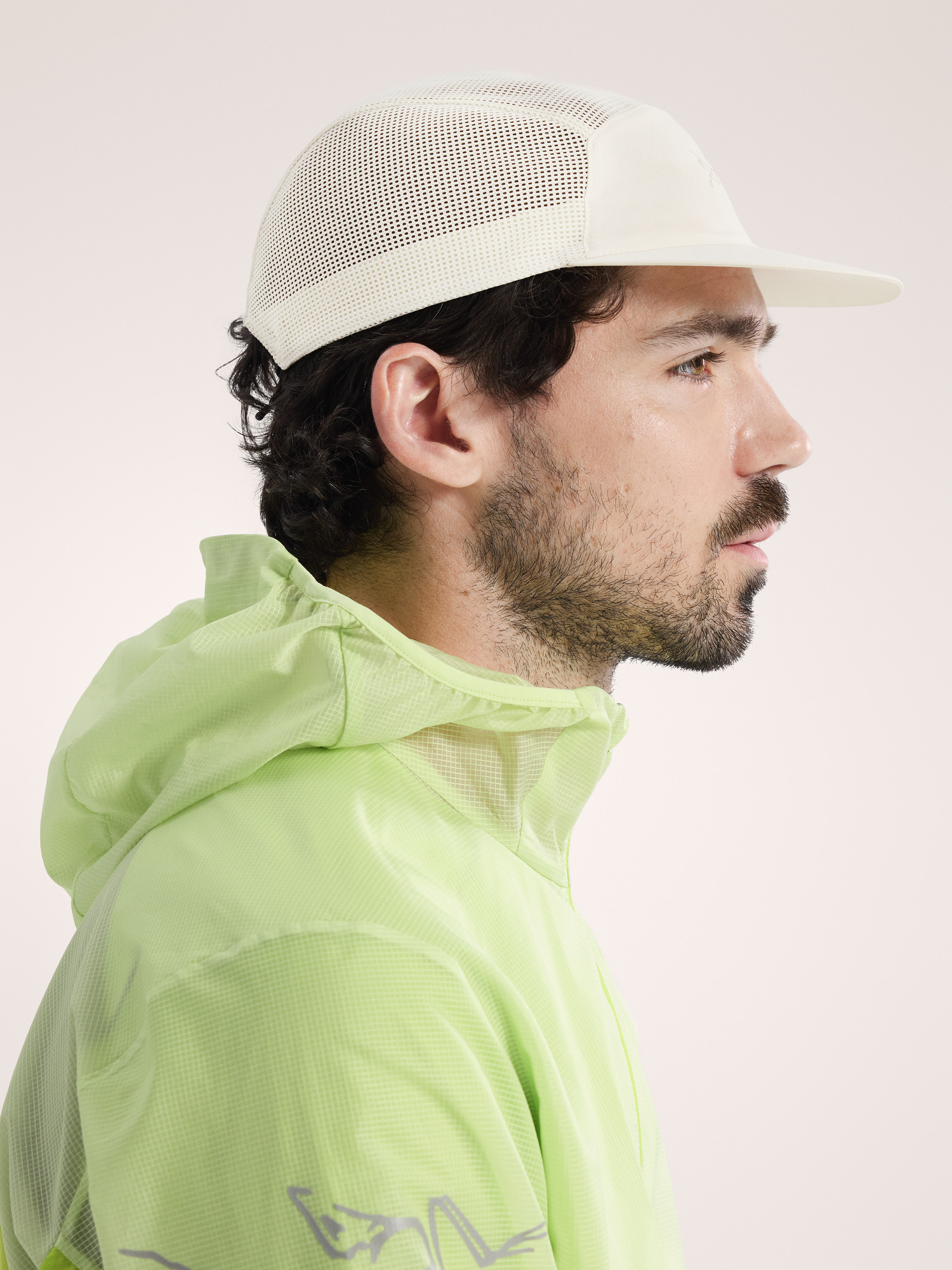 Product Image https://product.arcteryx.co.kr/images/products/686438/S26_X000010181_details_Norvan_Mesh_5_Panel_Cap_Sea_Salt_Side_View.jpg