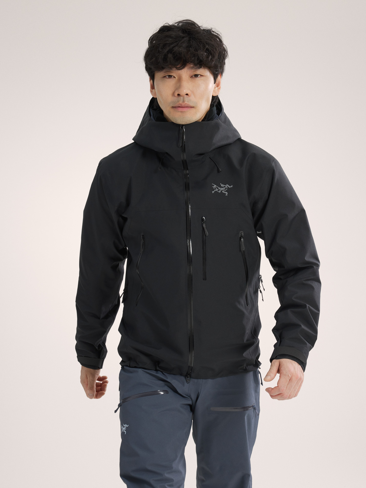 Product Image https://product.arcteryx.co.kr/images/products/686449/S26_X000010283_details_Beta_SV_Jacket_Black_Front_View.jpg