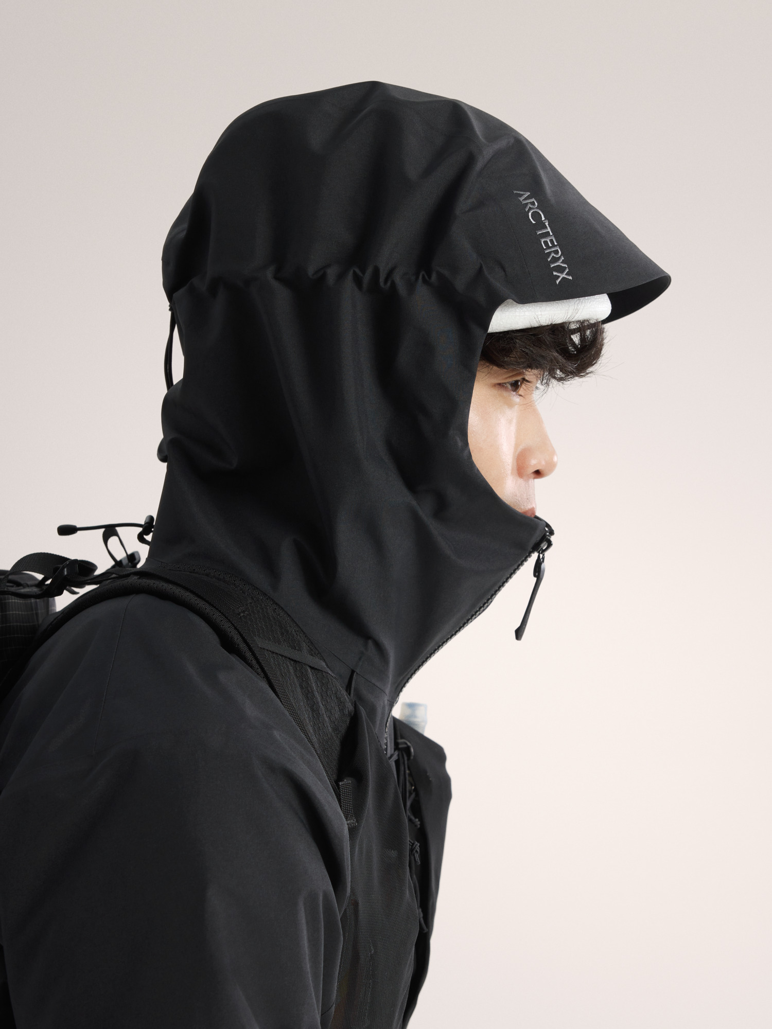 Product Image https://product.arcteryx.co.kr/images/products/686449/S26_X000010283_details_Beta_SV_Jacket_Black_Hood.jpg
