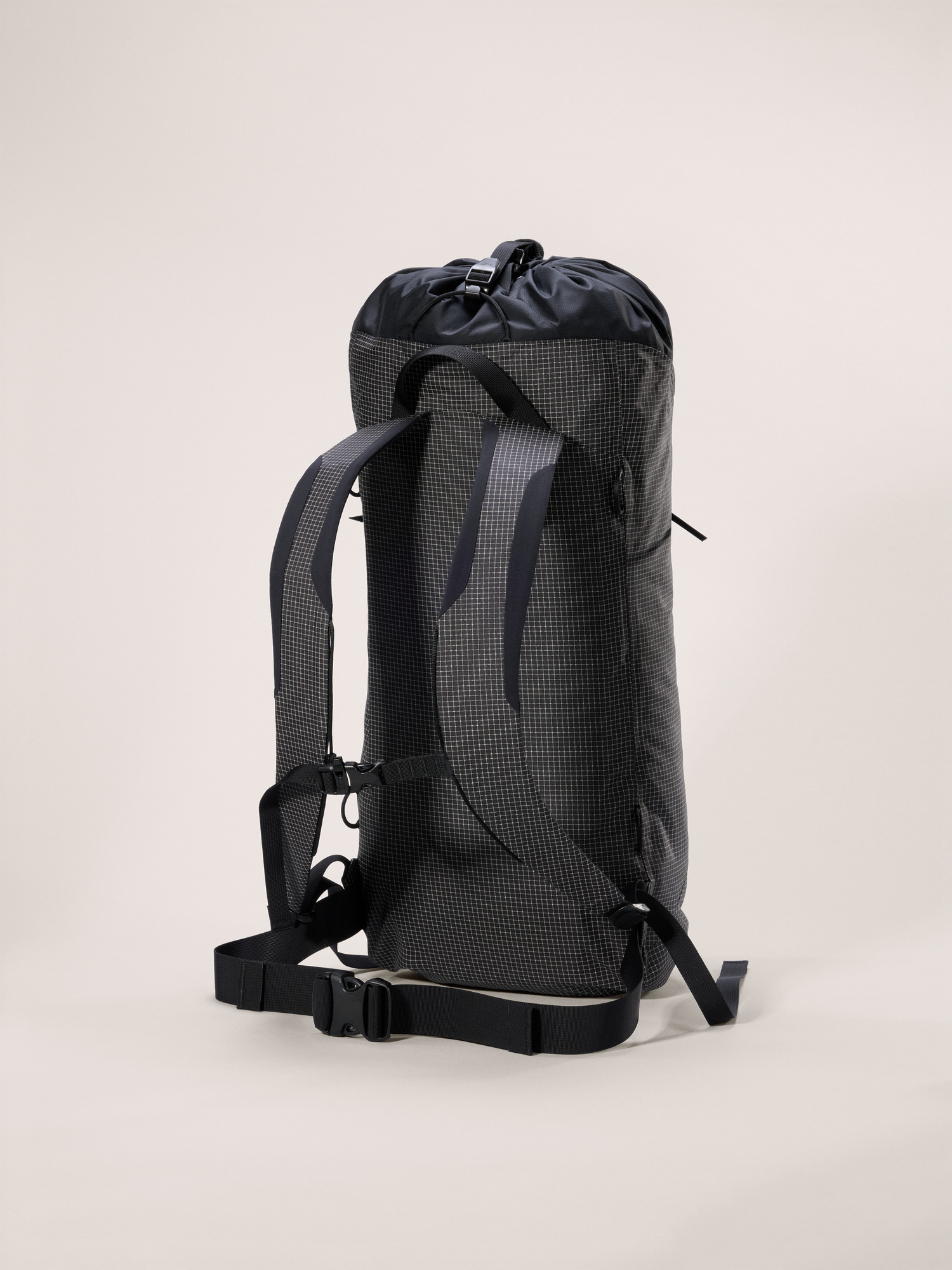 Product Image https://product.arcteryx.co.kr/images/products/686520/S26_X000010348_details_Alpha_FL_20_Backpack_Black_Back.jpg