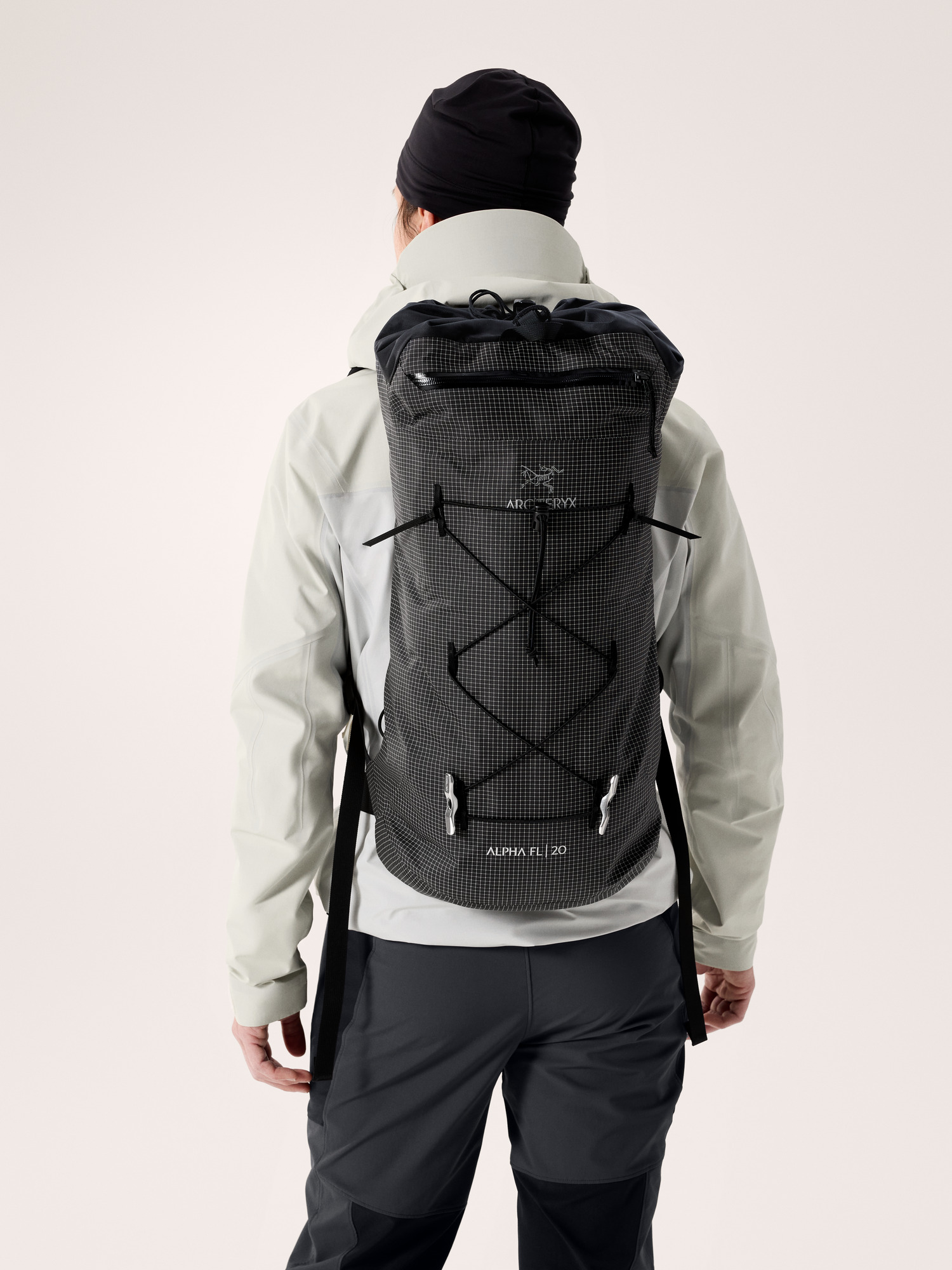 Product Image https://product.arcteryx.co.kr/images/products/686520/S26_X000010348_details_Alpha_FL_20_Backpack_Black_Front_View.jpg