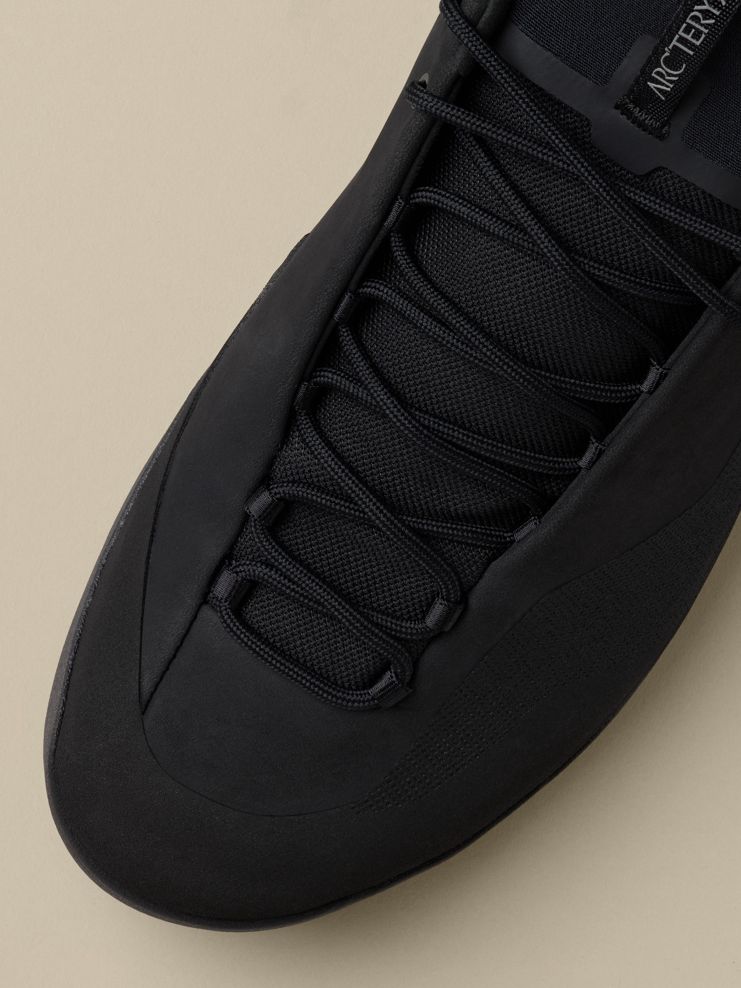 Product Image https://product.arcteryx.co.kr/images/products/686682/F26_X000009970_details_Konseal_Shoe_Black_Black_Women_s_Hover.jpg