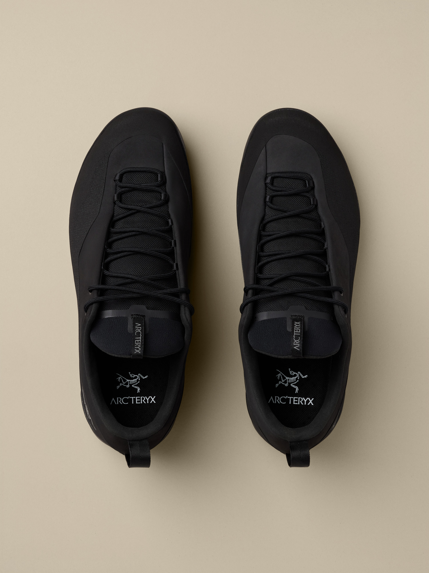 Product Image https://product.arcteryx.co.kr/images/products/686682/F26_X000009970_details_Konseal_Shoe_Black_Black_Women_s_Pair.jpg
