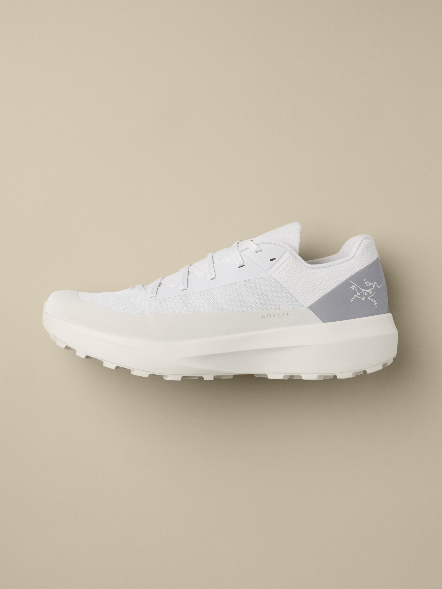 Product Image https://product.arcteryx.co.kr/images/products/686683/F26_X000010400_details_Norvan_LD_4_Shoe_Atmos_Solitude_Women_s_Profile.jpg