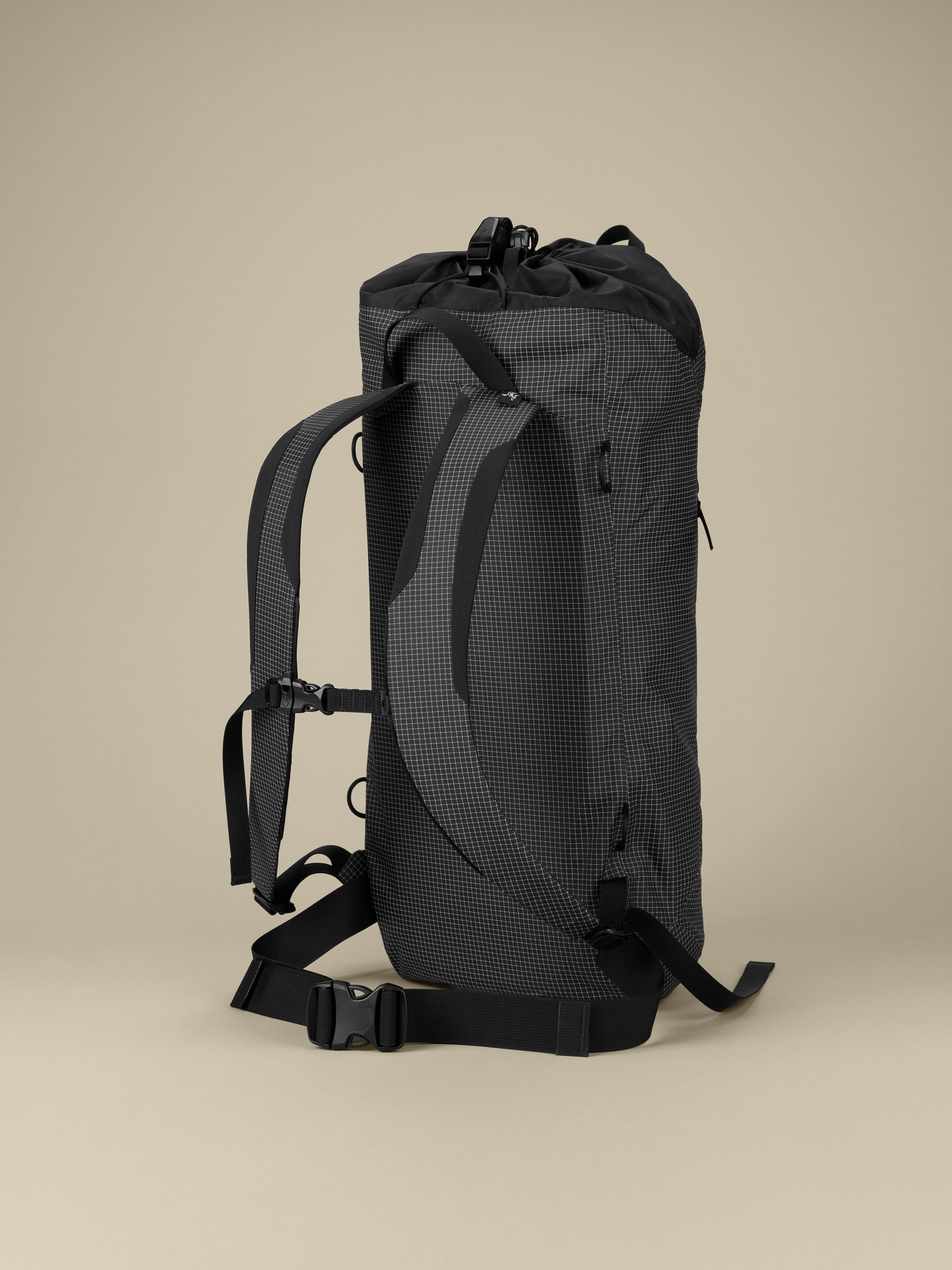 Product Image https://product.arcteryx.co.kr/images/products/686690/F26_X000010348_details_Alpha_FL_20_Backpack_Black_Back.jpg