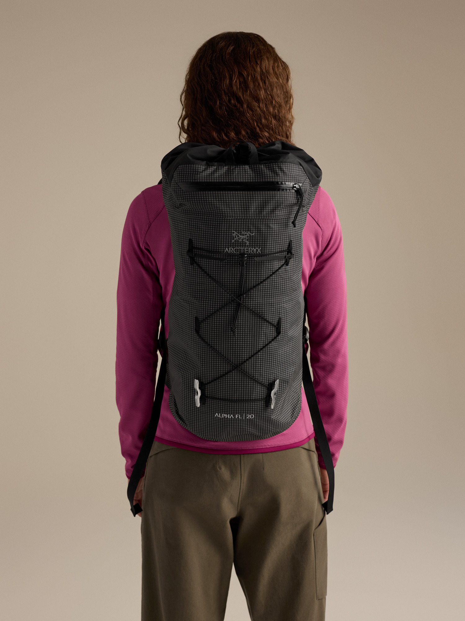 Product Image https://product.arcteryx.co.kr/images/products/686690/F26_X000010348_details_Alpha_FL_20_Backpack_Black_Front_View.jpg
