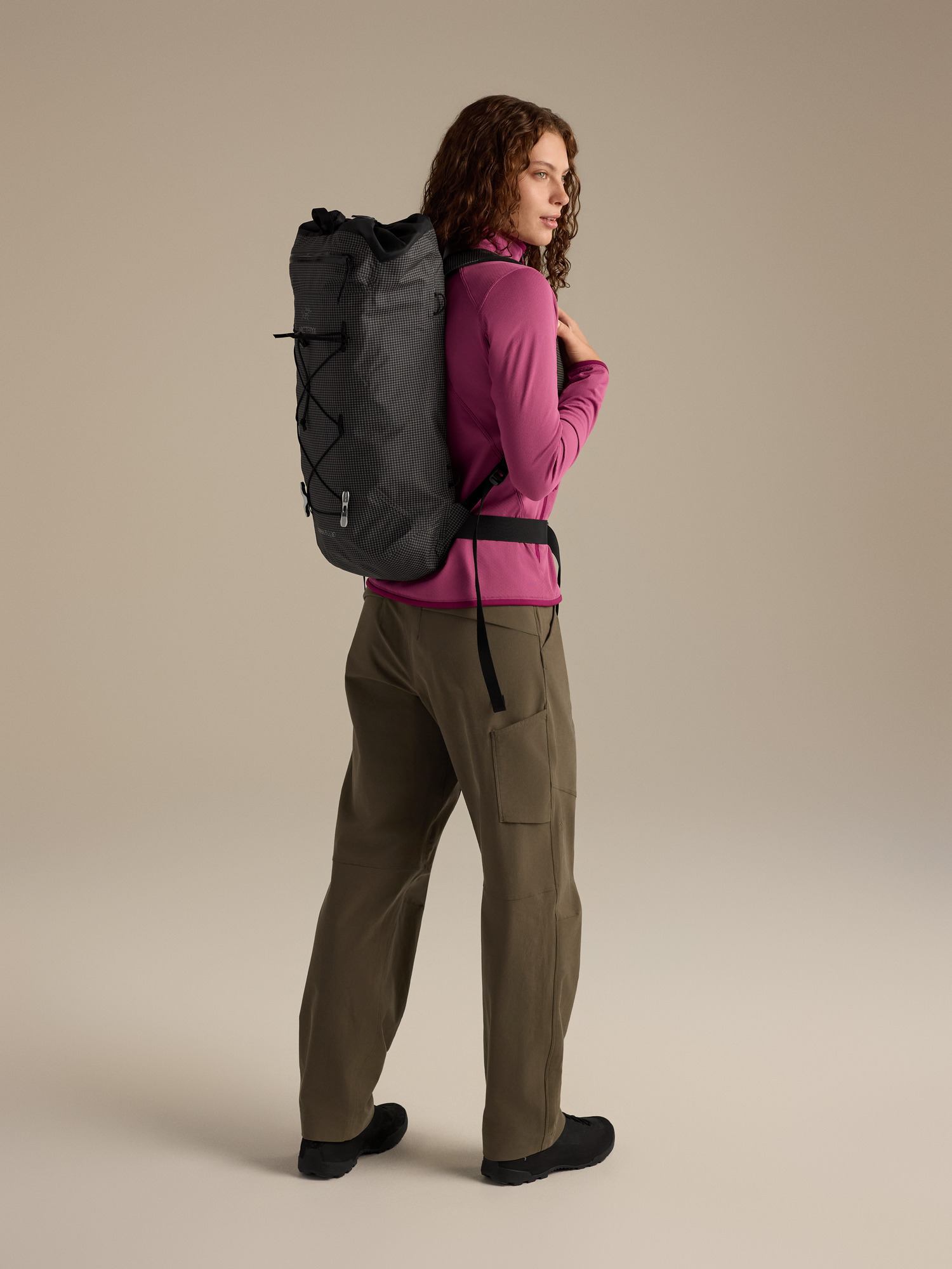 Product Image https://product.arcteryx.co.kr/images/products/686690/F26_X000010348_details_Alpha_FL_20_Backpack_Black_Hover.jpg