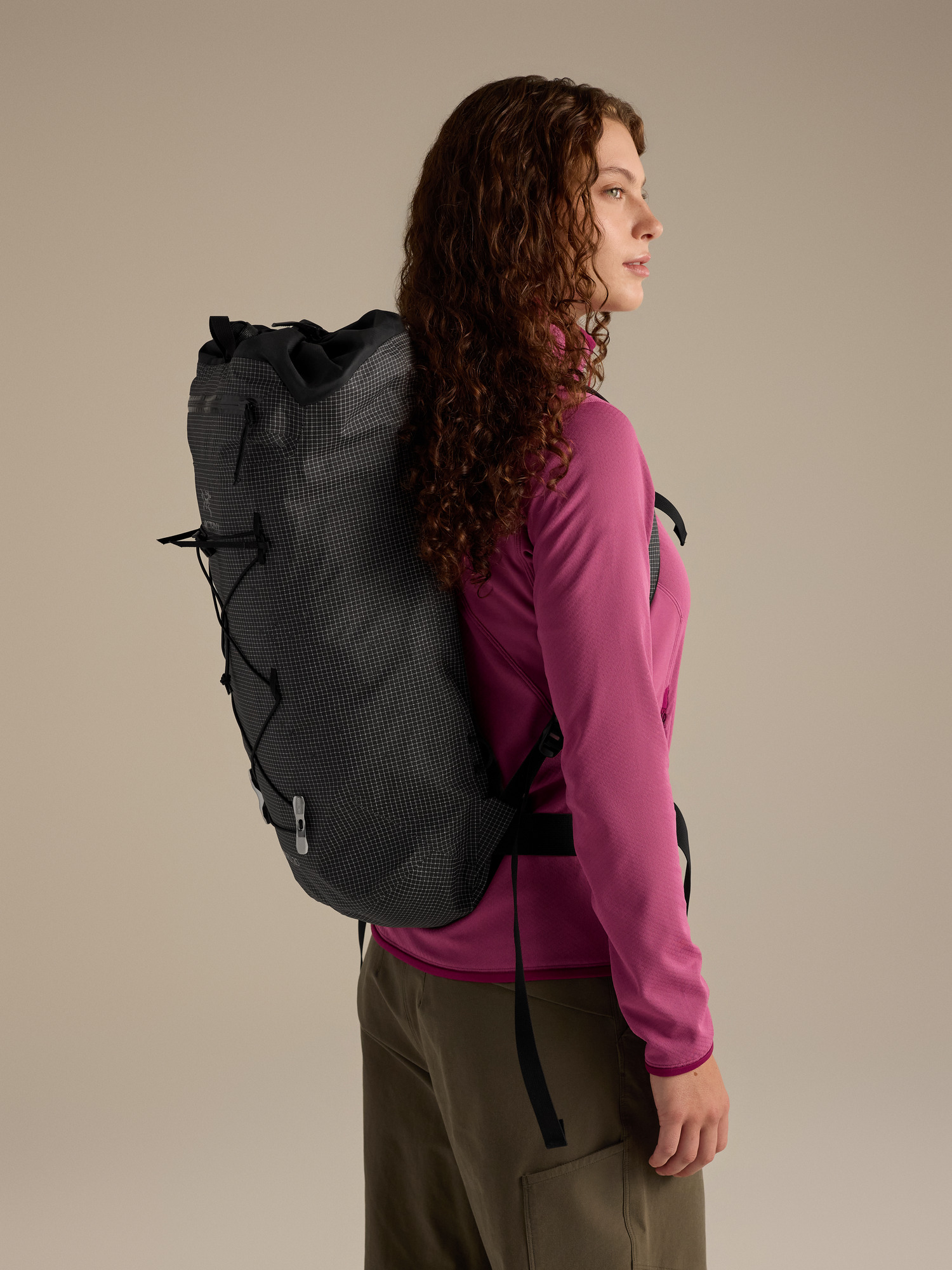 Product Image https://product.arcteryx.co.kr/images/products/686690/F26_X000010348_details_Alpha_FL_20_Backpack_Black_Side_View.jpg