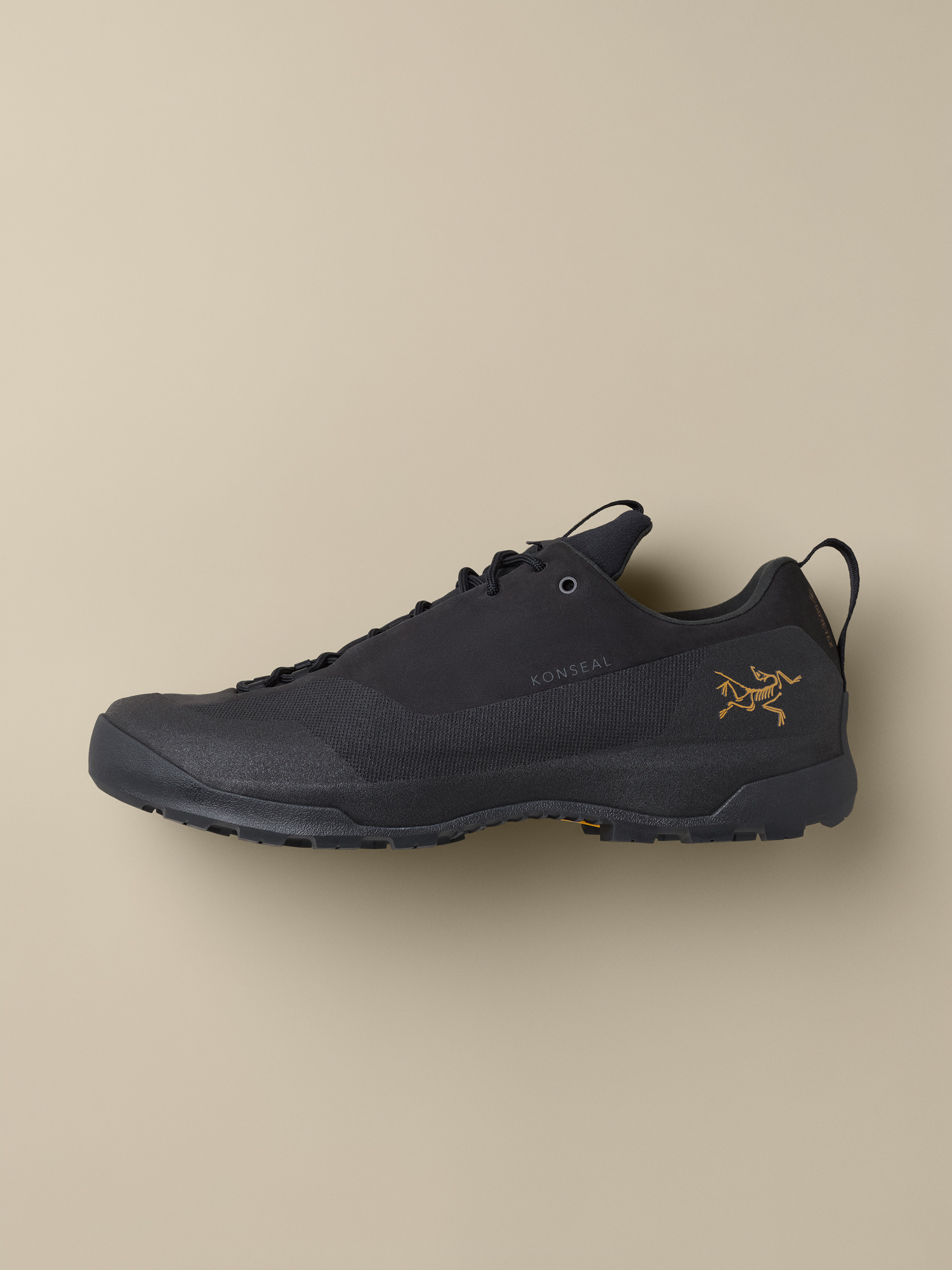 Product Image https://product.arcteryx.co.kr/images/products/686726/F26_X000009833_details_Konseal_GTX_Shoe_Black_Black_Profile.jpg