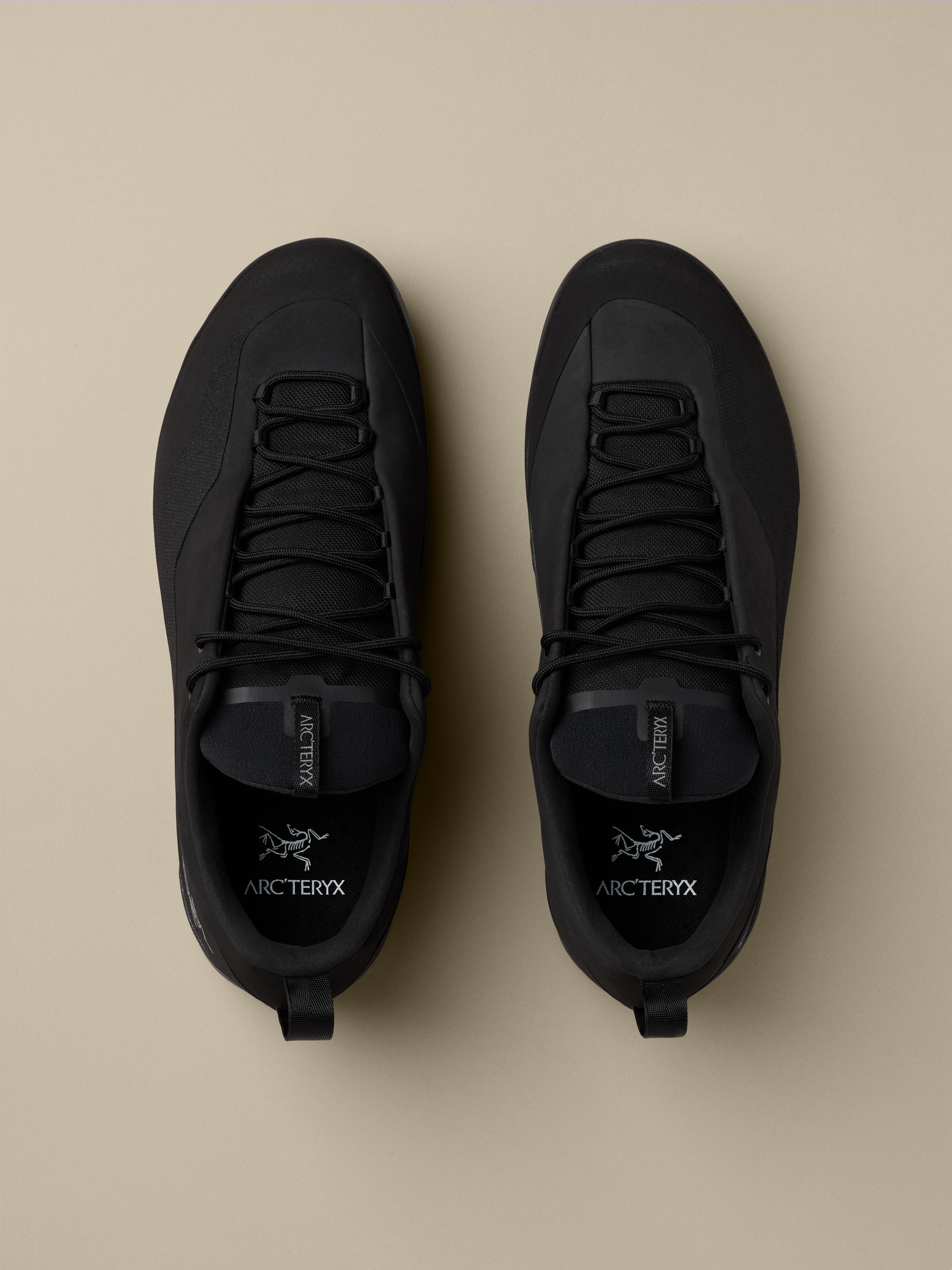 Product Image https://product.arcteryx.co.kr/images/products/686727/F26_X000009834_details_Konseal_Shoe_Black_Black_Pair.jpg