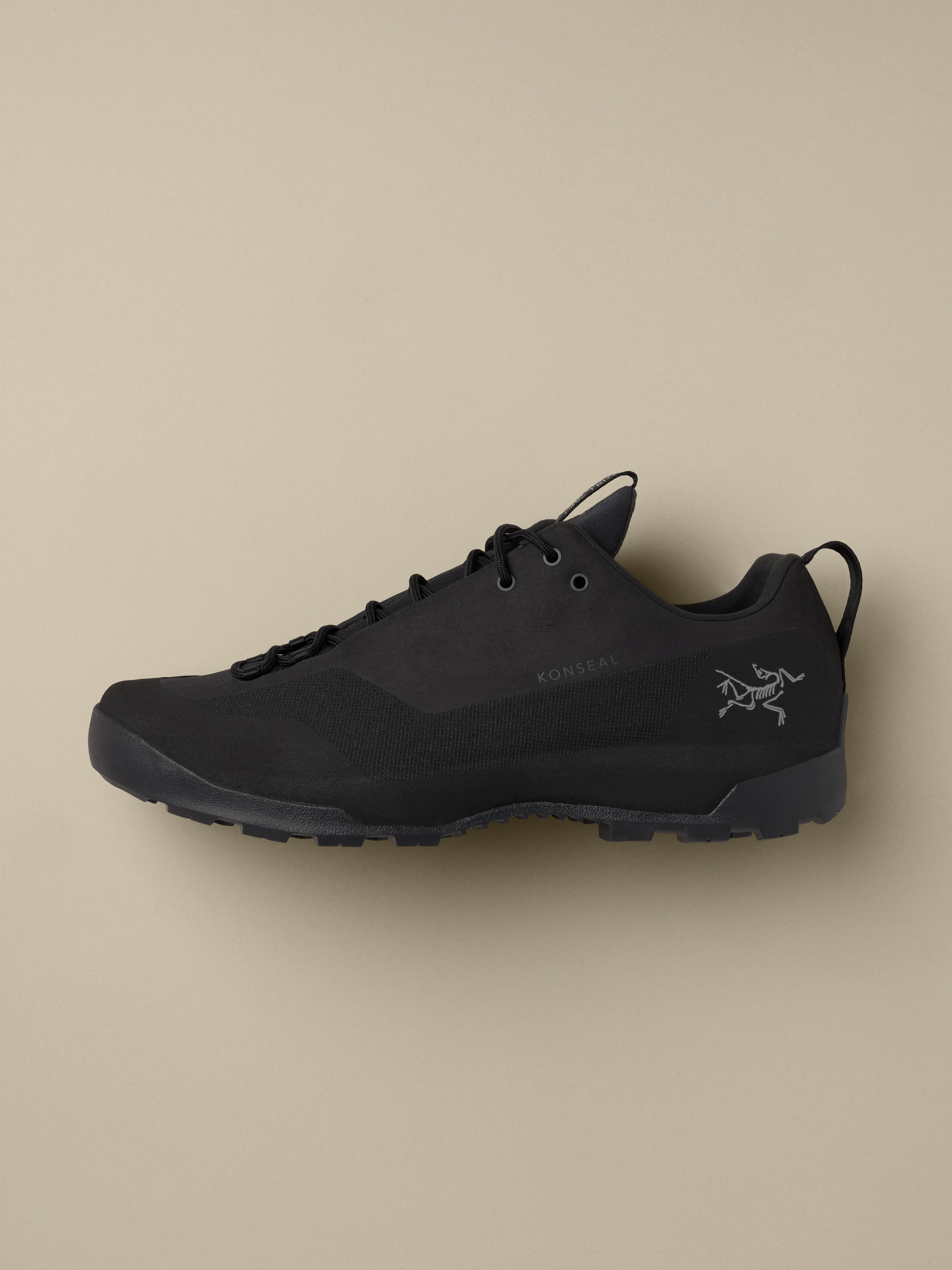 Product Image https://product.arcteryx.co.kr/images/products/686727/F26_X000009834_details_Konseal_Shoe_Black_Black_Profile.jpg