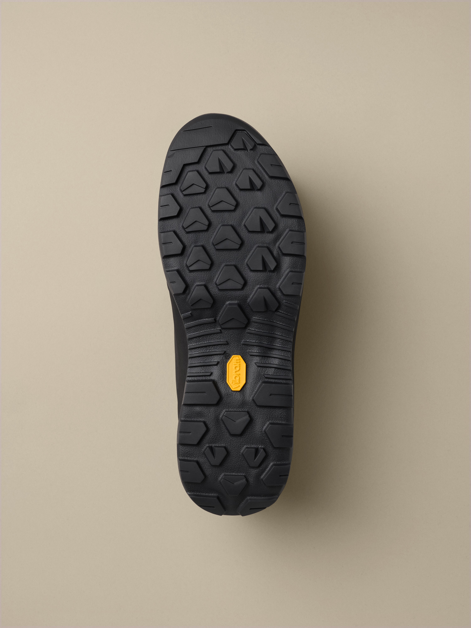 Product Image https://product.arcteryx.co.kr/images/products/686727/F26_X000009834_details_Konseal_Shoe_Black_Black_Sole.jpg