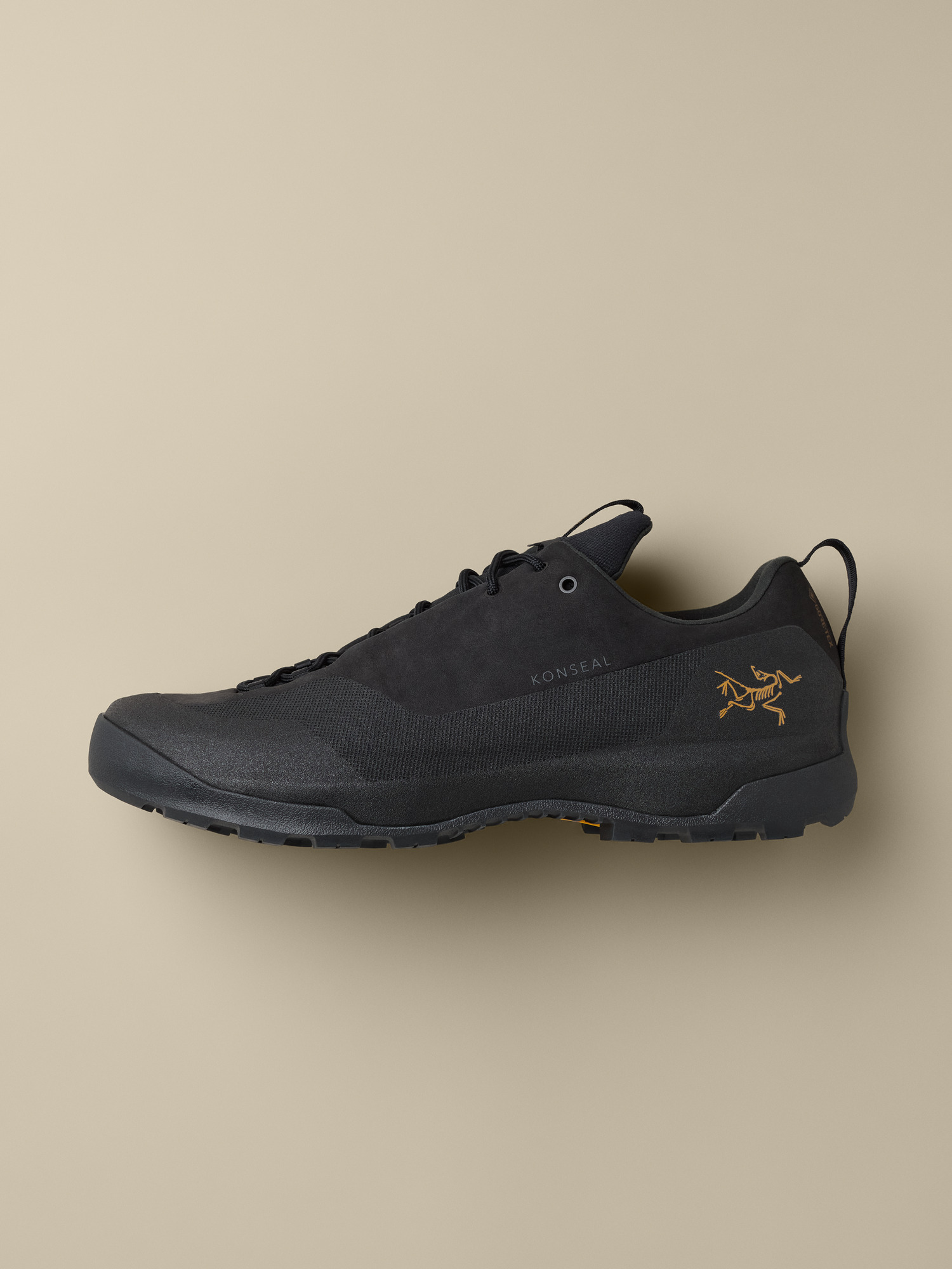 Product Image https://product.arcteryx.co.kr/images/products/686734/F26_X000009972_details_Konseal_GTX_Shoe_Black_Black_Women_s_Profile.jpg