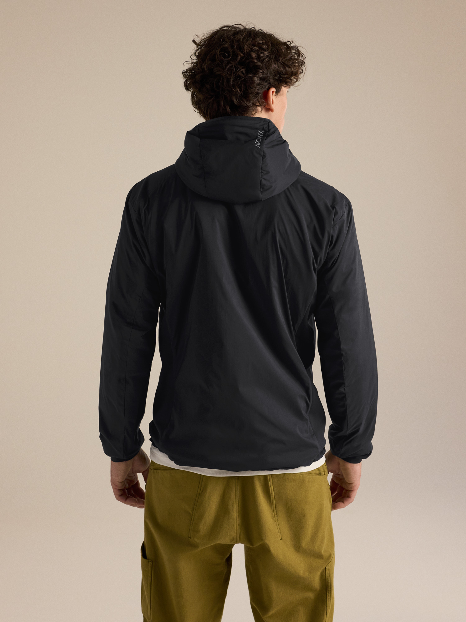 Product Image https://product.arcteryx.co.kr/images/products/686747/F26_X000009556_details_Atom_Hoody_Black_Back_View.jpg