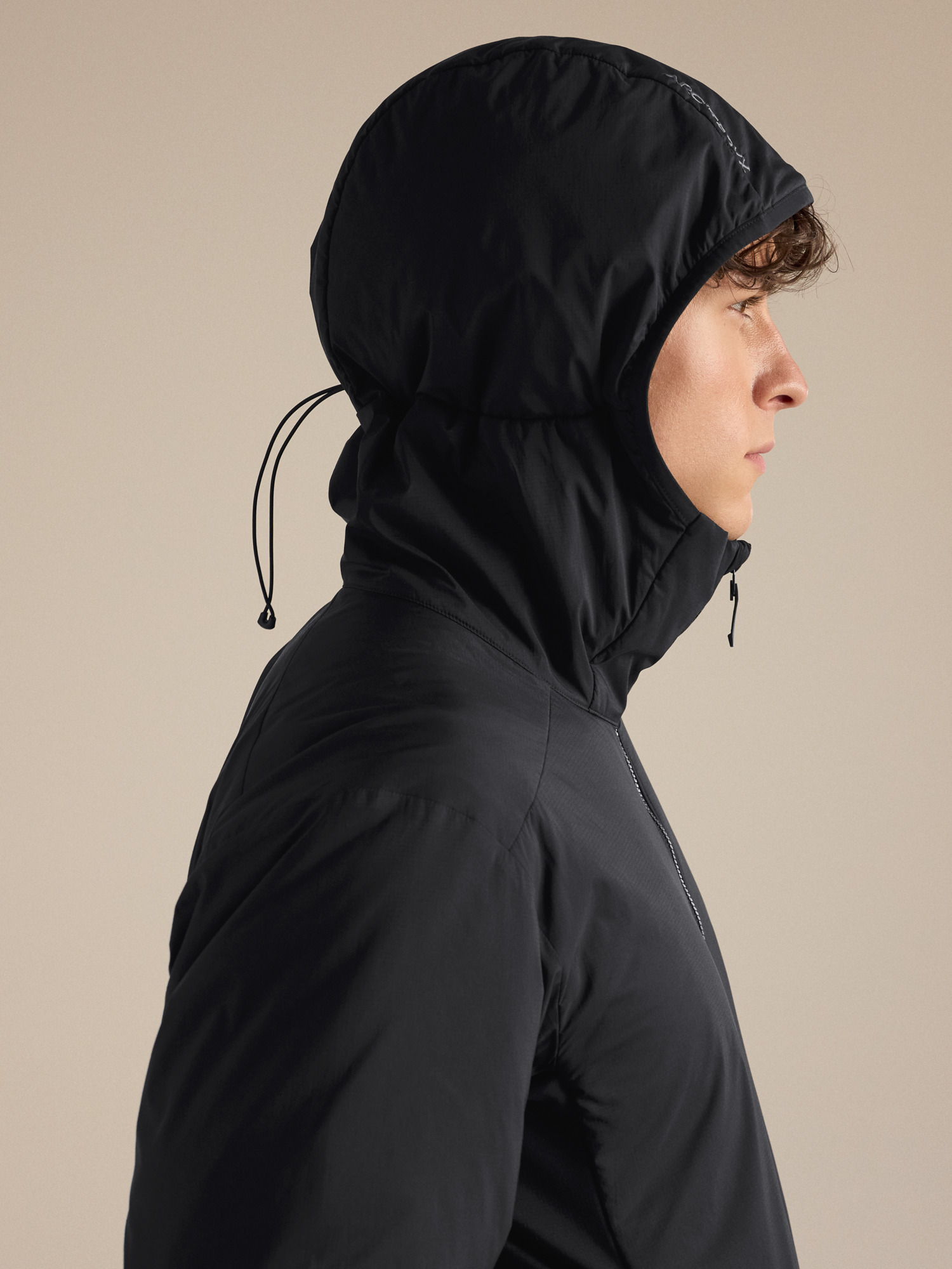 Product Image https://product.arcteryx.co.kr/images/products/686747/F26_X000009556_details_Atom_Hoody_Black_Hood.jpg