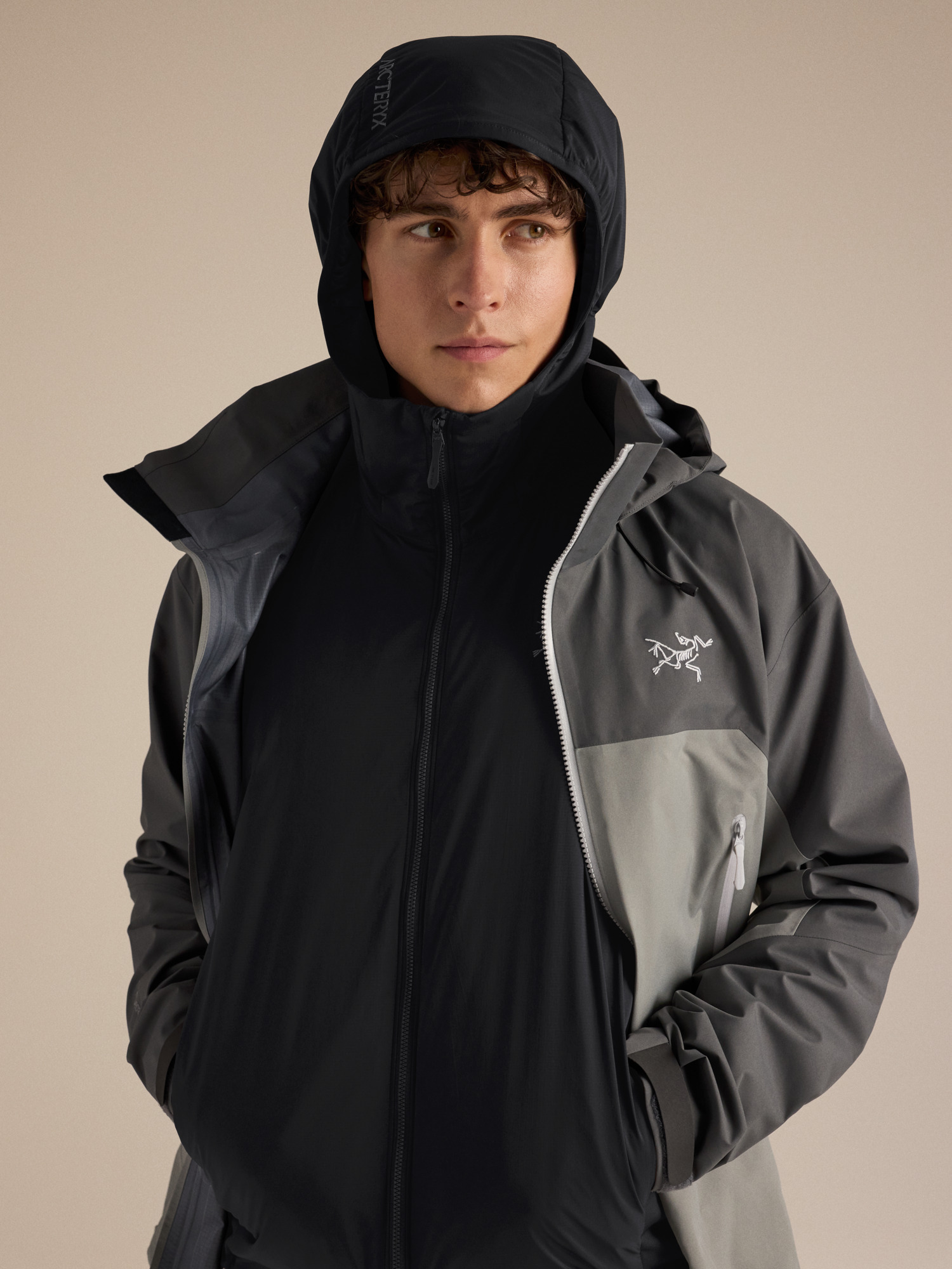 Product Image https://product.arcteryx.co.kr/images/products/686747/F26_X000009556_details_Atom_Hoody_Black_Hover.jpg