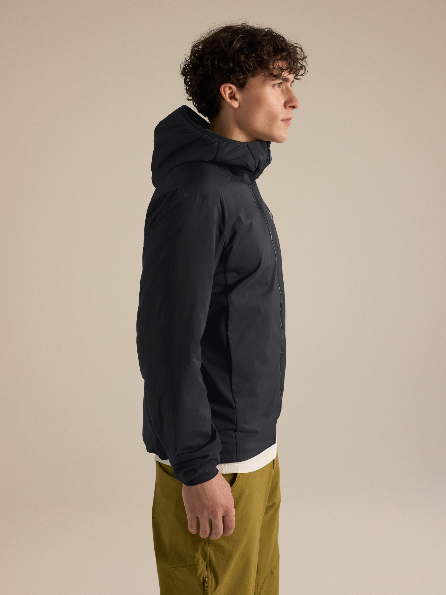 Product Image https://product.arcteryx.co.kr/images/products/686747/F26_X000009556_details_Atom_Hoody_Black_Side_View.jpg