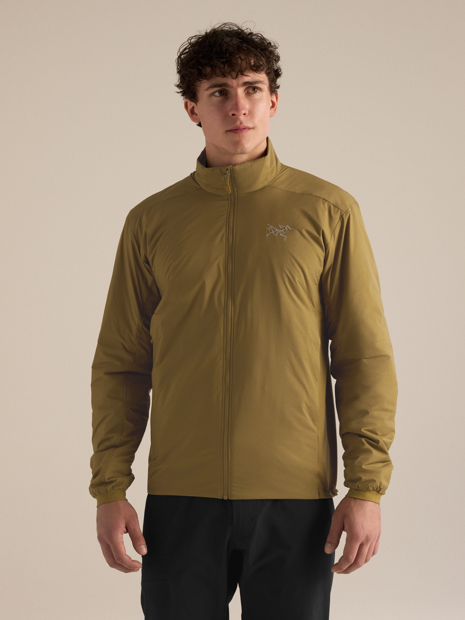 Product Image https://product.arcteryx.co.kr/images/products/686749/F26_X000009561_details_Atom_Jacket_Bracken_Front_View.jpg