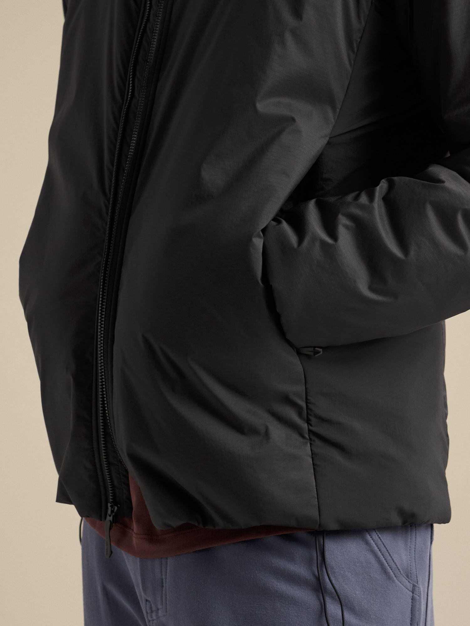 Product Image https://product.arcteryx.co.kr/images/products/686753/F26_X000009901_details_Atom_SV_Jacket_Black_Fabric_Detail.jpg