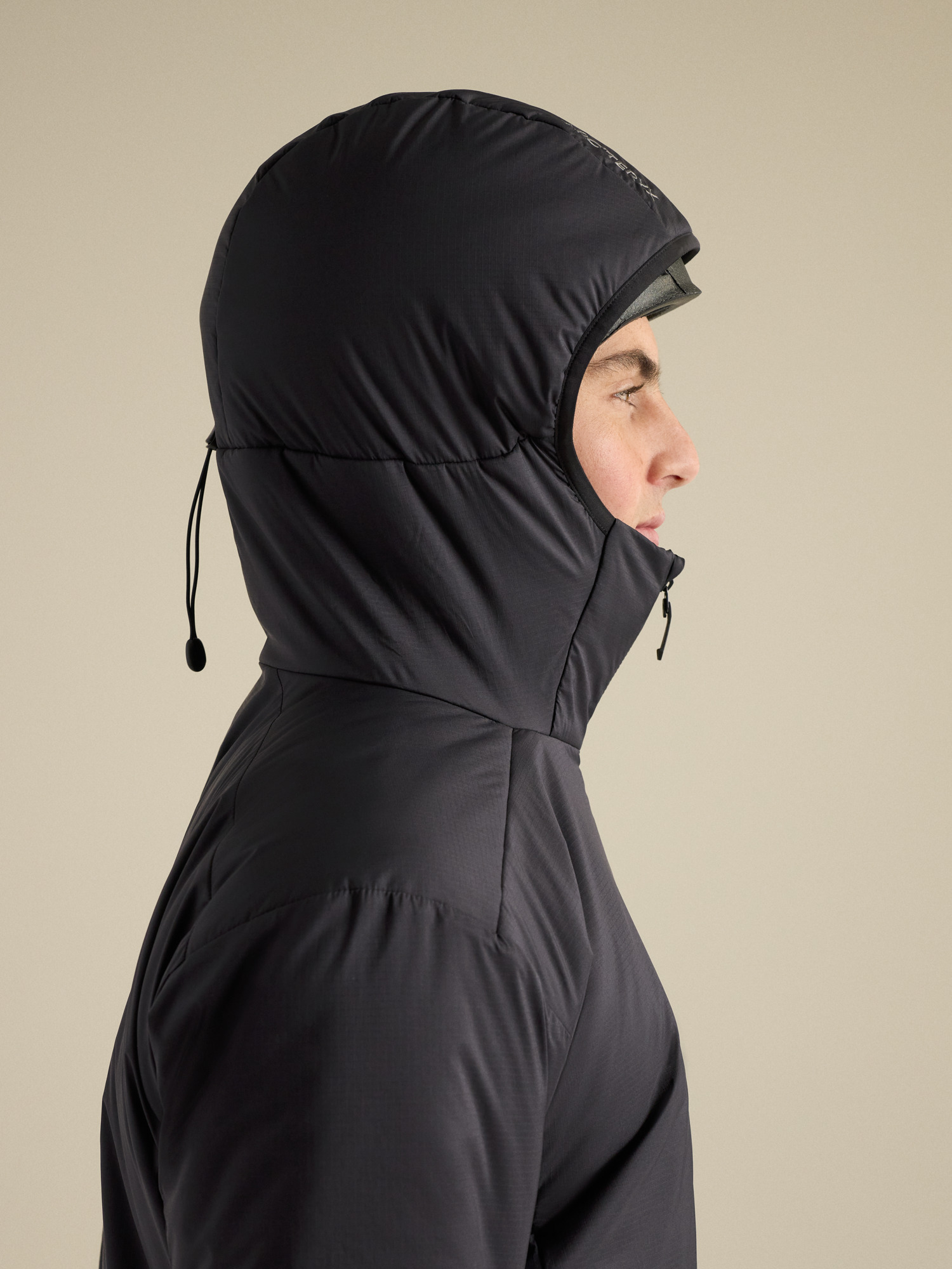 Product Image https://product.arcteryx.co.kr/images/products/686754/F26_X000009902_details_Atom_SV_Hoody_Black_Hood.jpg