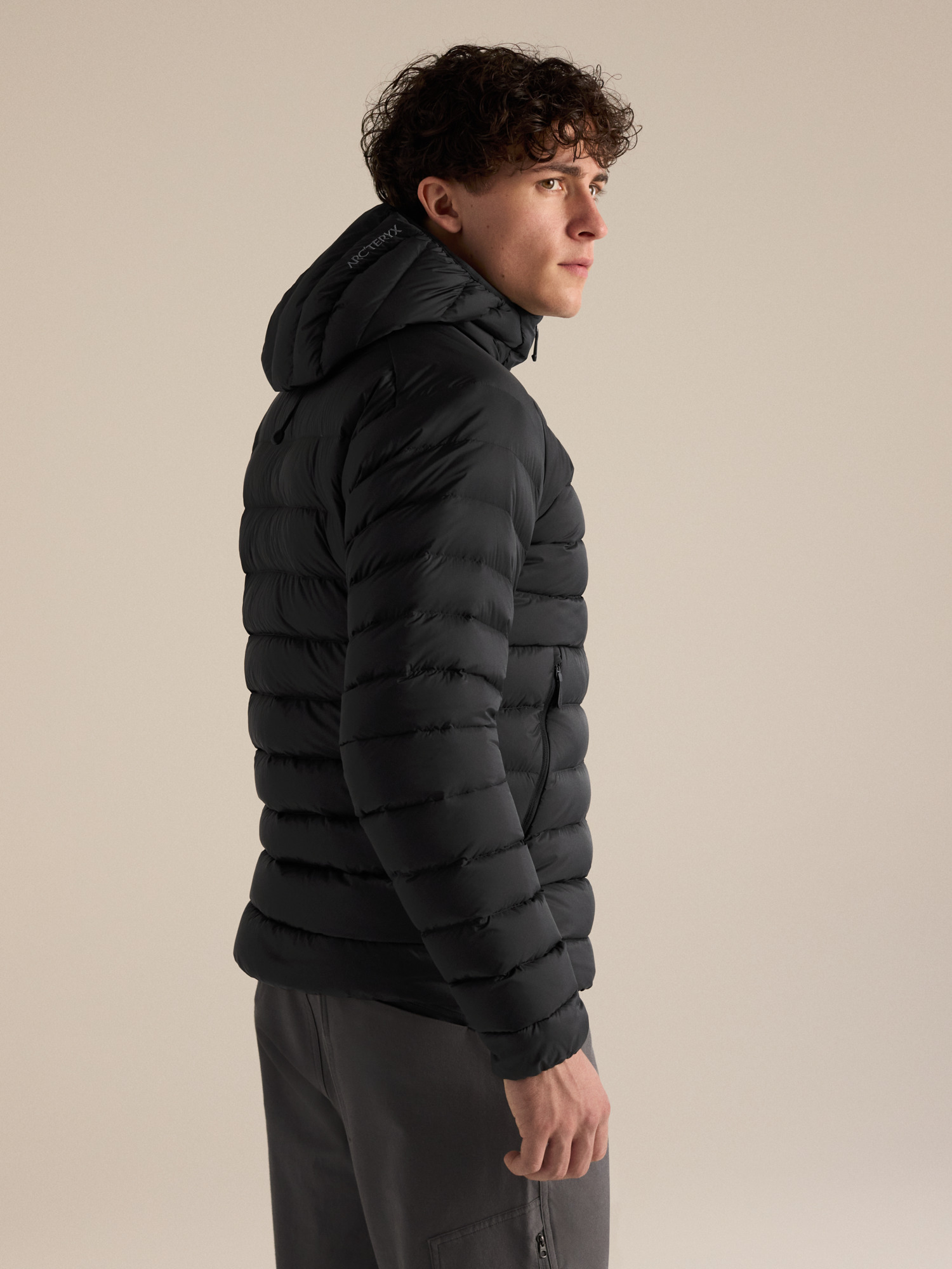 Product Image https://product.arcteryx.co.kr/images/products/686764/F26_X000010521_details_Cerium_Hoody_Black_Side_View.jpg