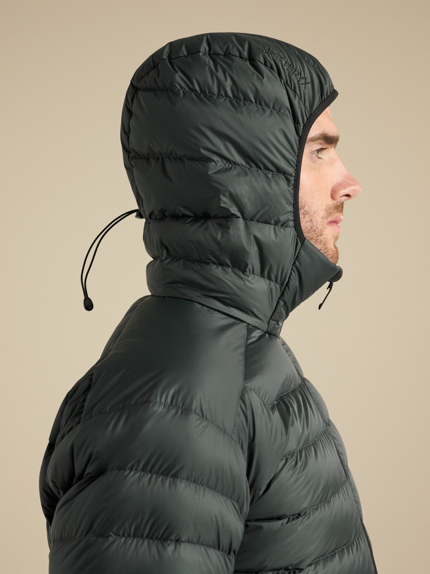Product Image https://product.arcteryx.co.kr/images/products/686764/F26_X000010521_details_Cerium_Hoody_Dark_Jade_Hood.jpg