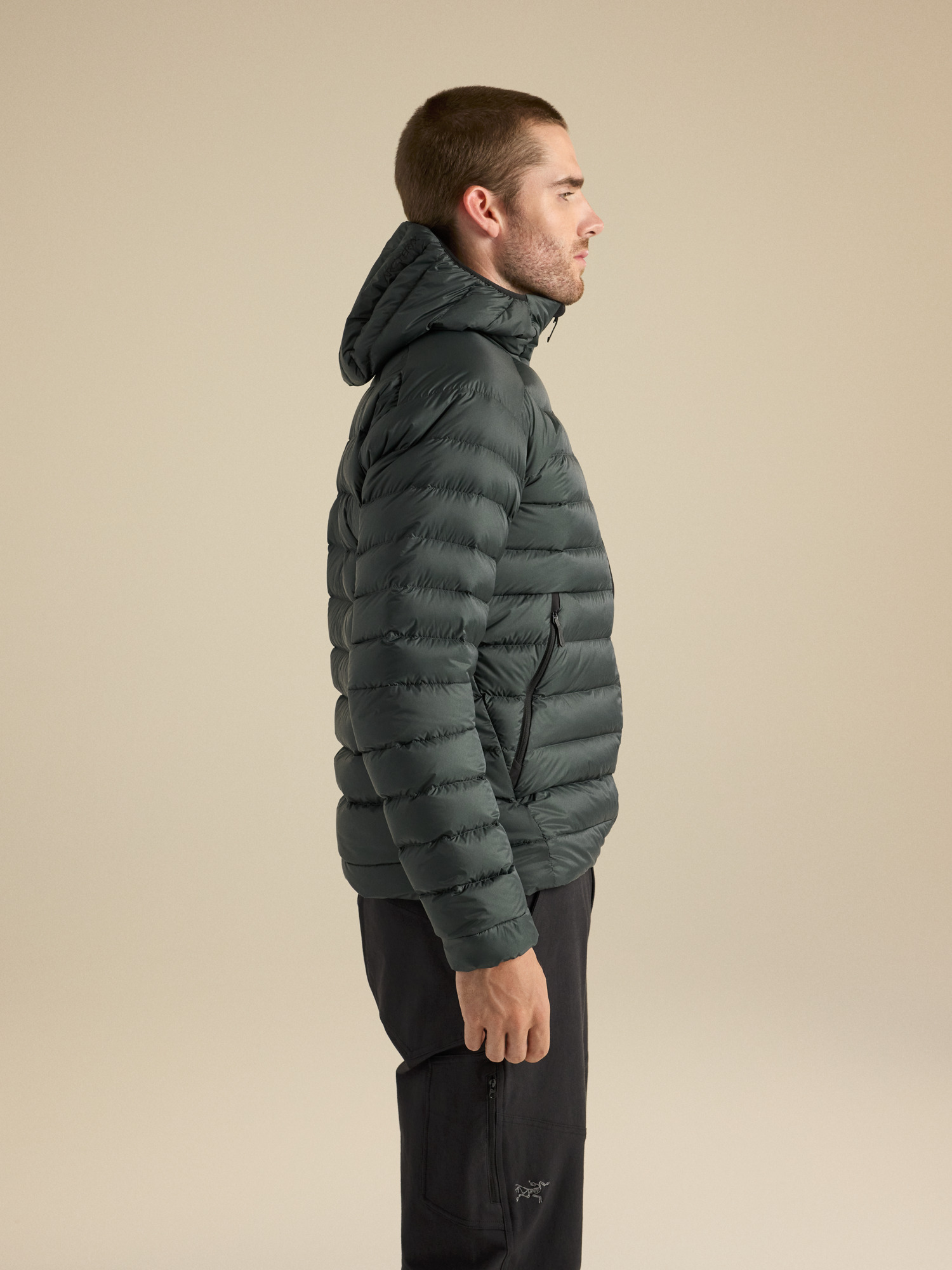 Product Image https://product.arcteryx.co.kr/images/products/686764/F26_X000010521_details_Cerium_Hoody_Dark_Jade_Side_View.jpg