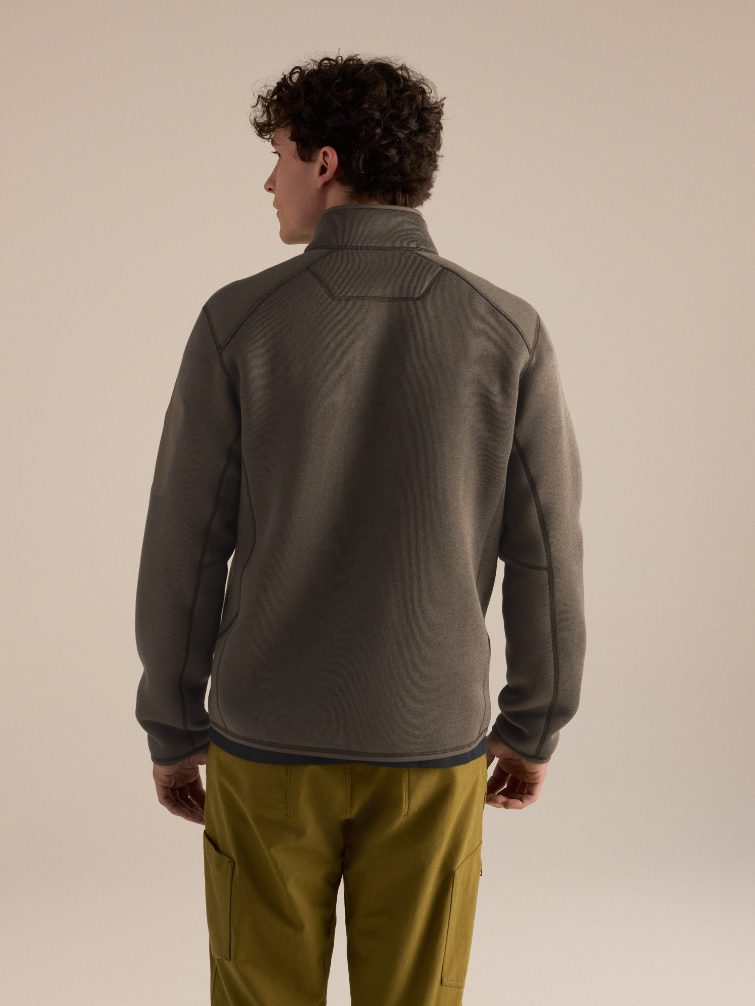 Product Image https://product.arcteryx.co.kr/images/products/686772/F26_X000010727_details_Covert_Cardigan_Mongoose_Heather_Back_View.jpg