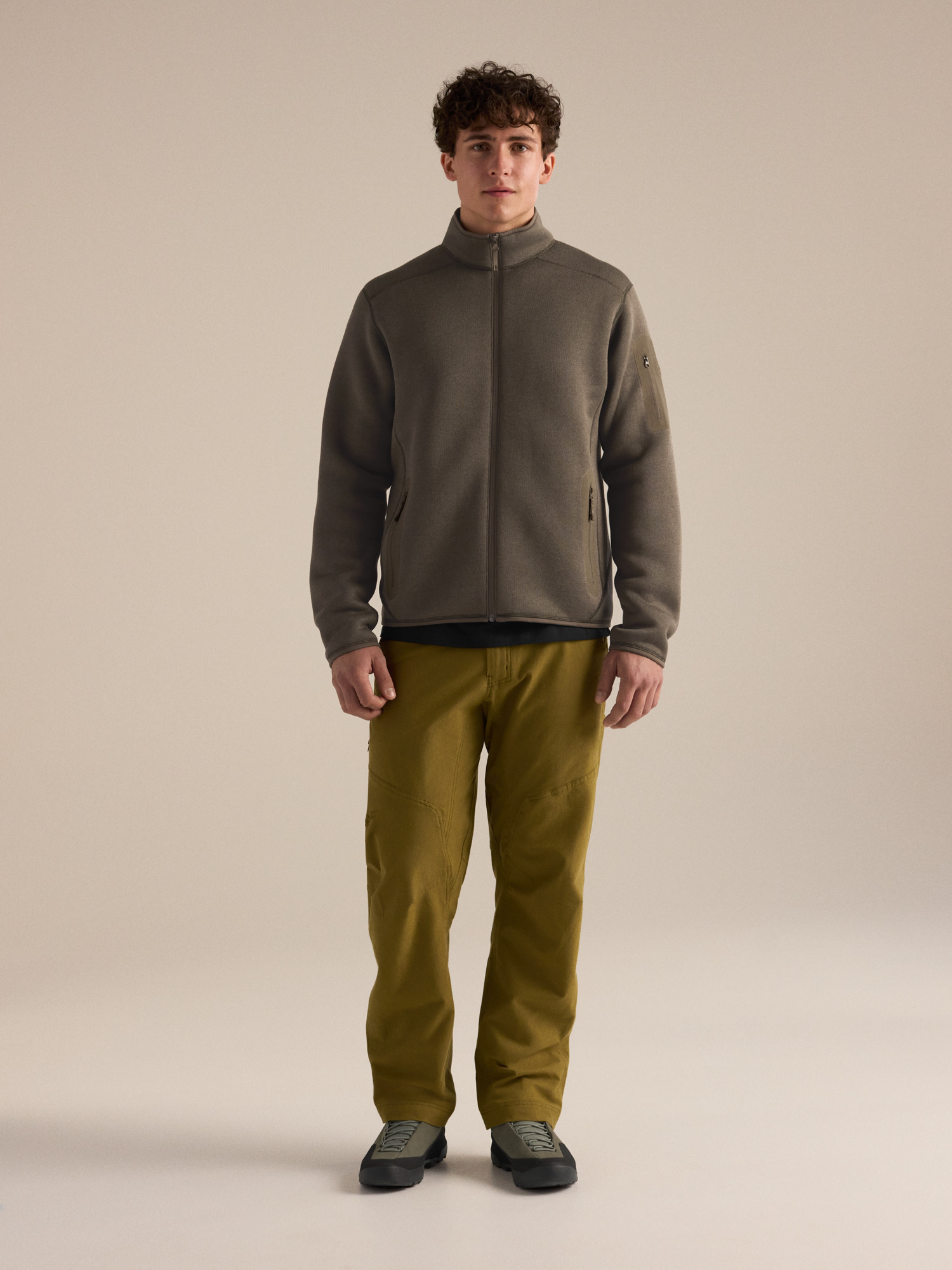 Product Image https://product.arcteryx.co.kr/images/products/686772/F26_X000010727_details_Covert_Cardigan_Mongoose_Heather_Full_Body.jpg