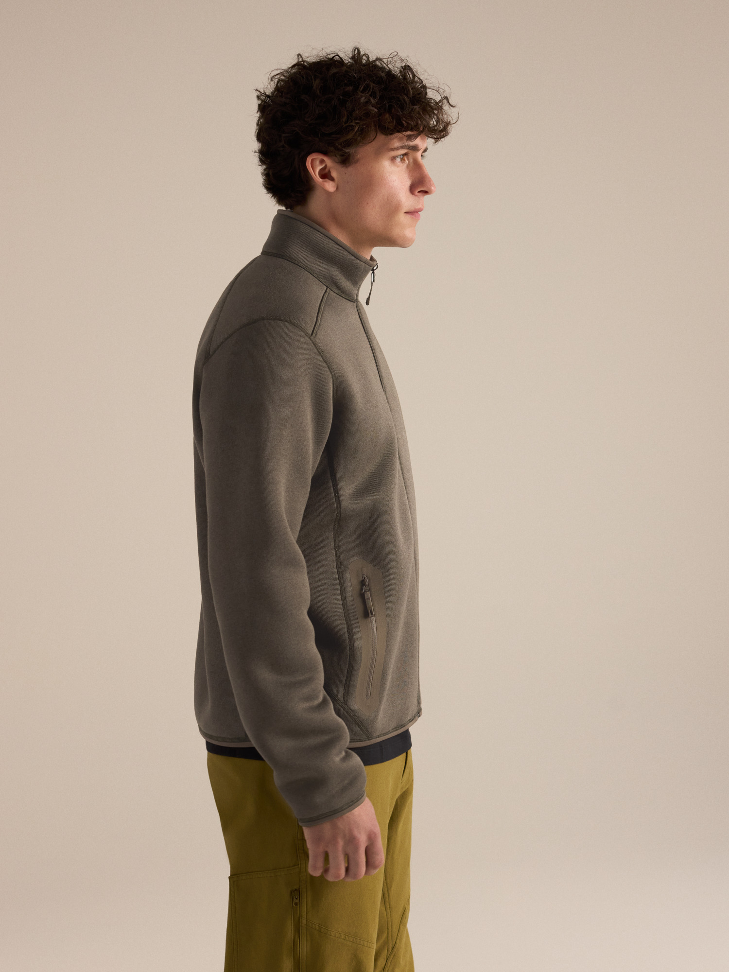 Product Image https://product.arcteryx.co.kr/images/products/686772/F26_X000010727_details_Covert_Cardigan_Mongoose_Heather_Side_View.jpg