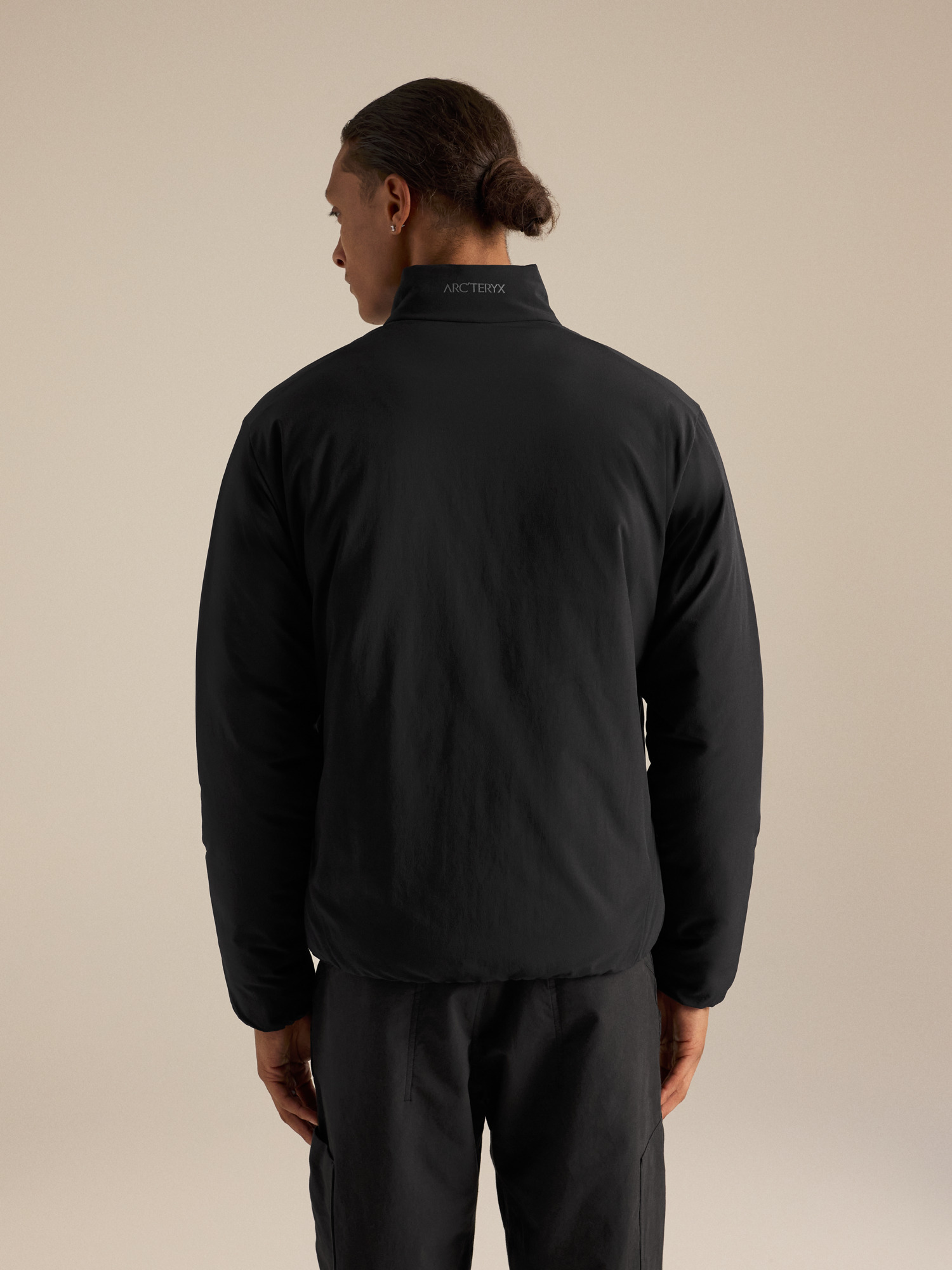 Product Image https://product.arcteryx.co.kr/images/products/686774/F26_X000010734_details_Kylan_Down_Jacket_Black_Back_View.jpg
