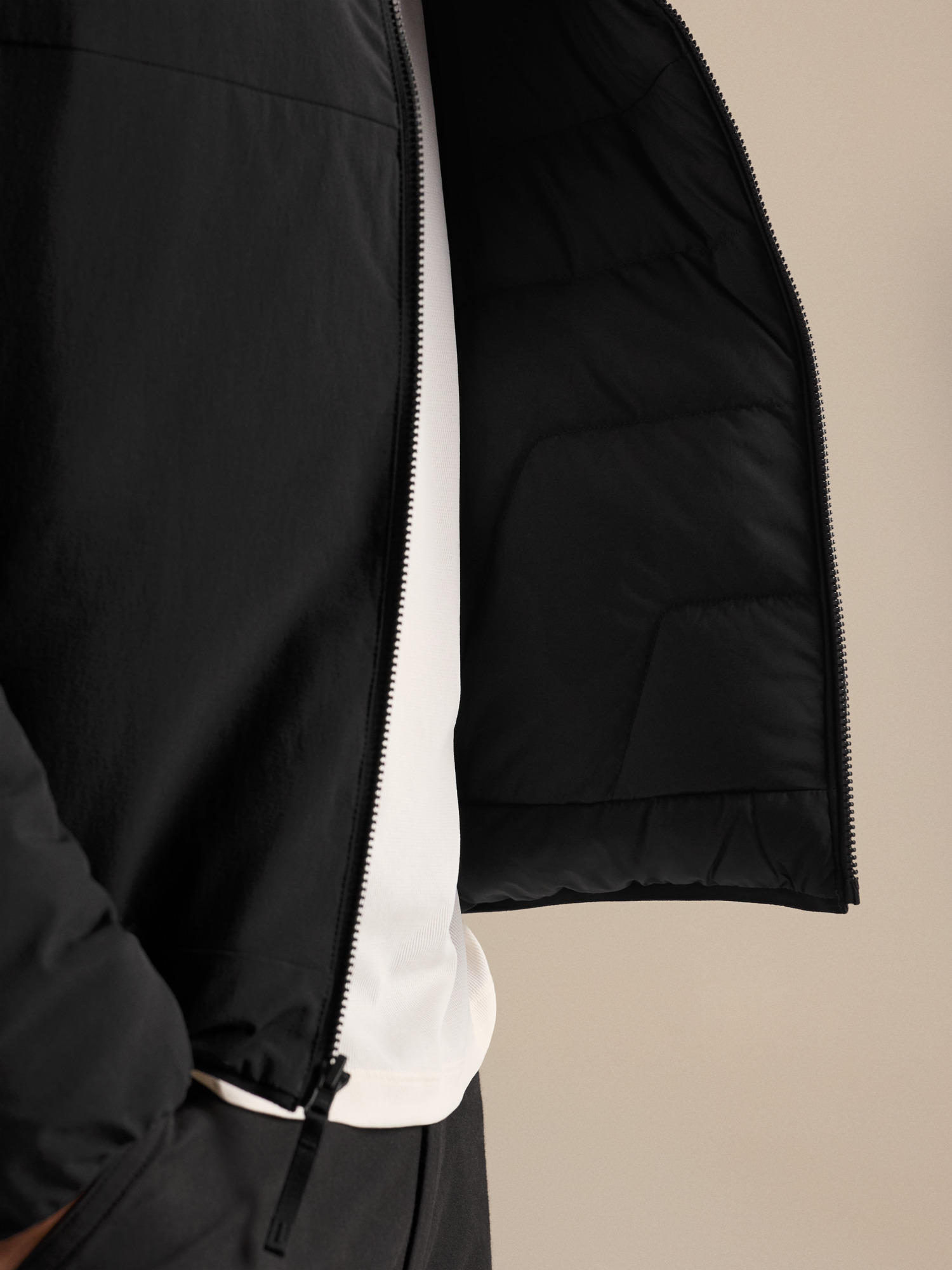 Product Image https://product.arcteryx.co.kr/images/products/686774/F26_X000010734_details_Kylan_Down_Jacket_Black_Fabric_Detail.jpg