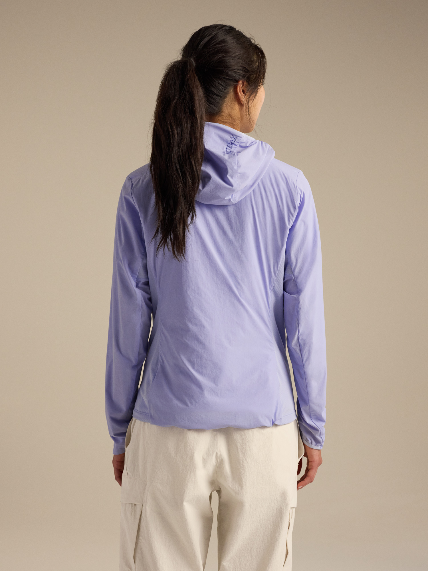 Product Image https://product.arcteryx.co.kr/images/products/686794/F26_X000009511_details_Atom_SL_Hoody_Kasumi_Women_s_Back_View.jpg