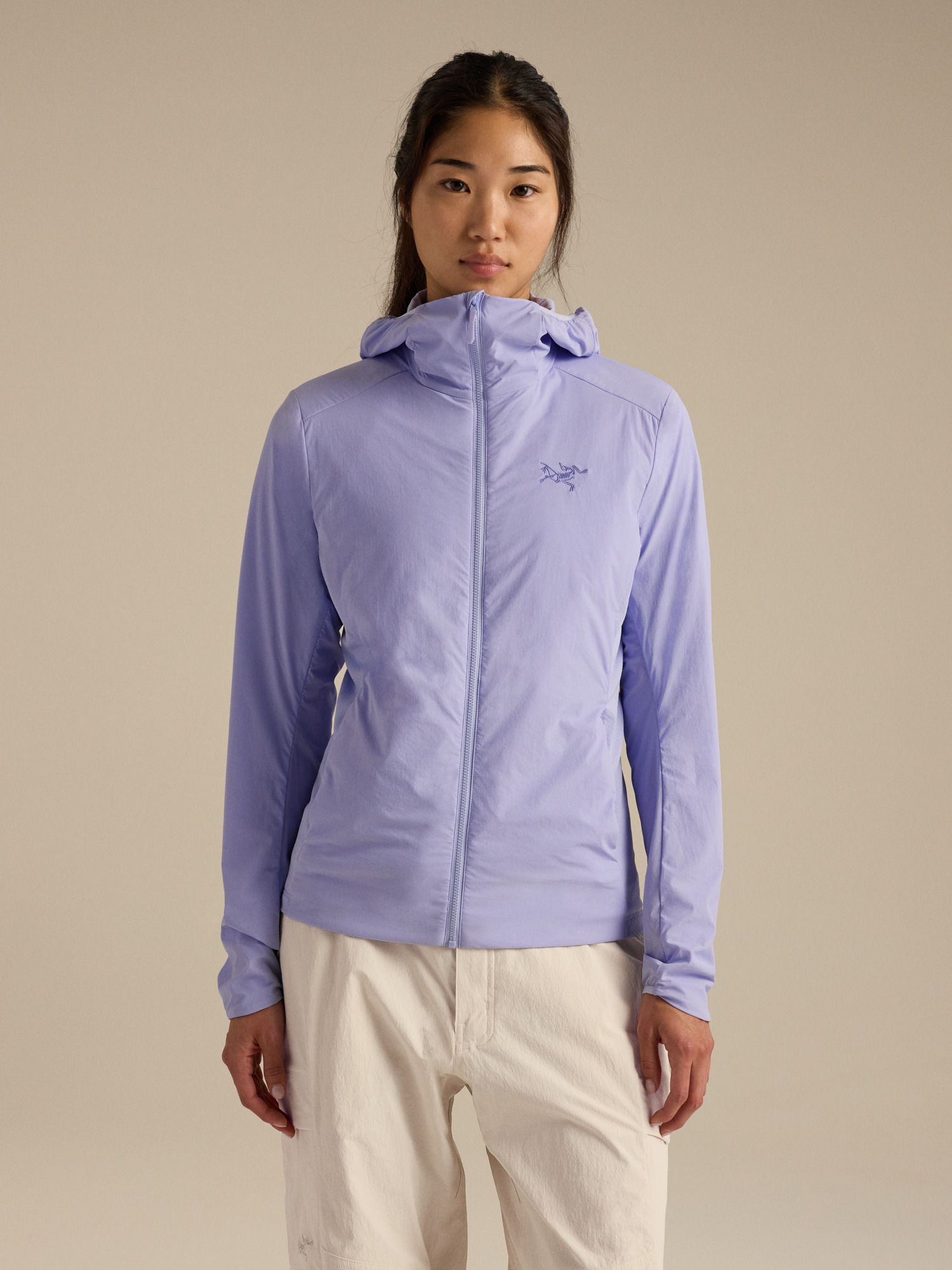 Product Image https://product.arcteryx.co.kr/images/products/686794/F26_X000009511_details_Atom_SL_Hoody_Kasumi_Women_s_Front_View.jpg