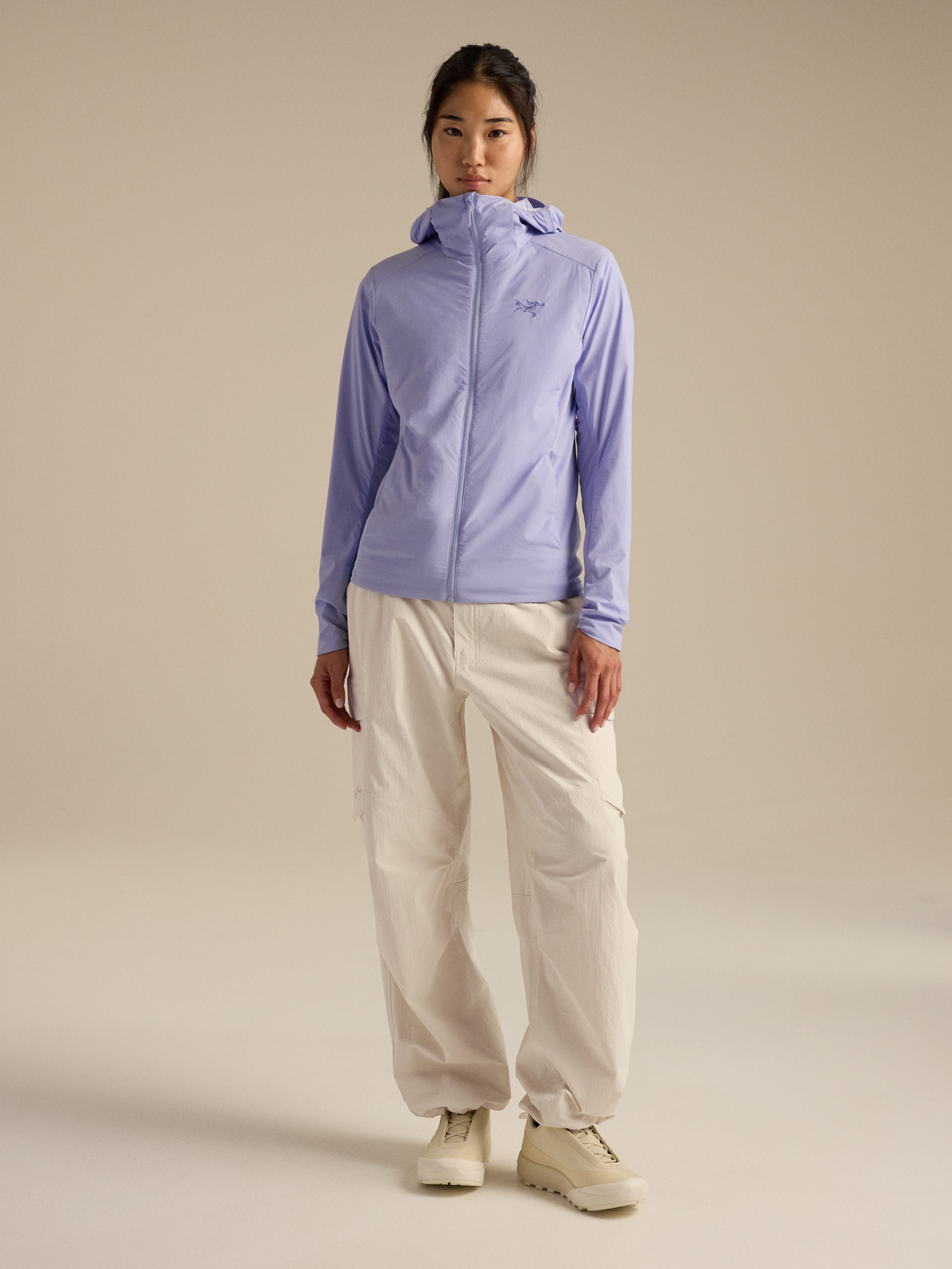 Product Image https://product.arcteryx.co.kr/images/products/686794/F26_X000009511_details_Atom_SL_Hoody_Kasumi_Women_s_Full_Body.jpg