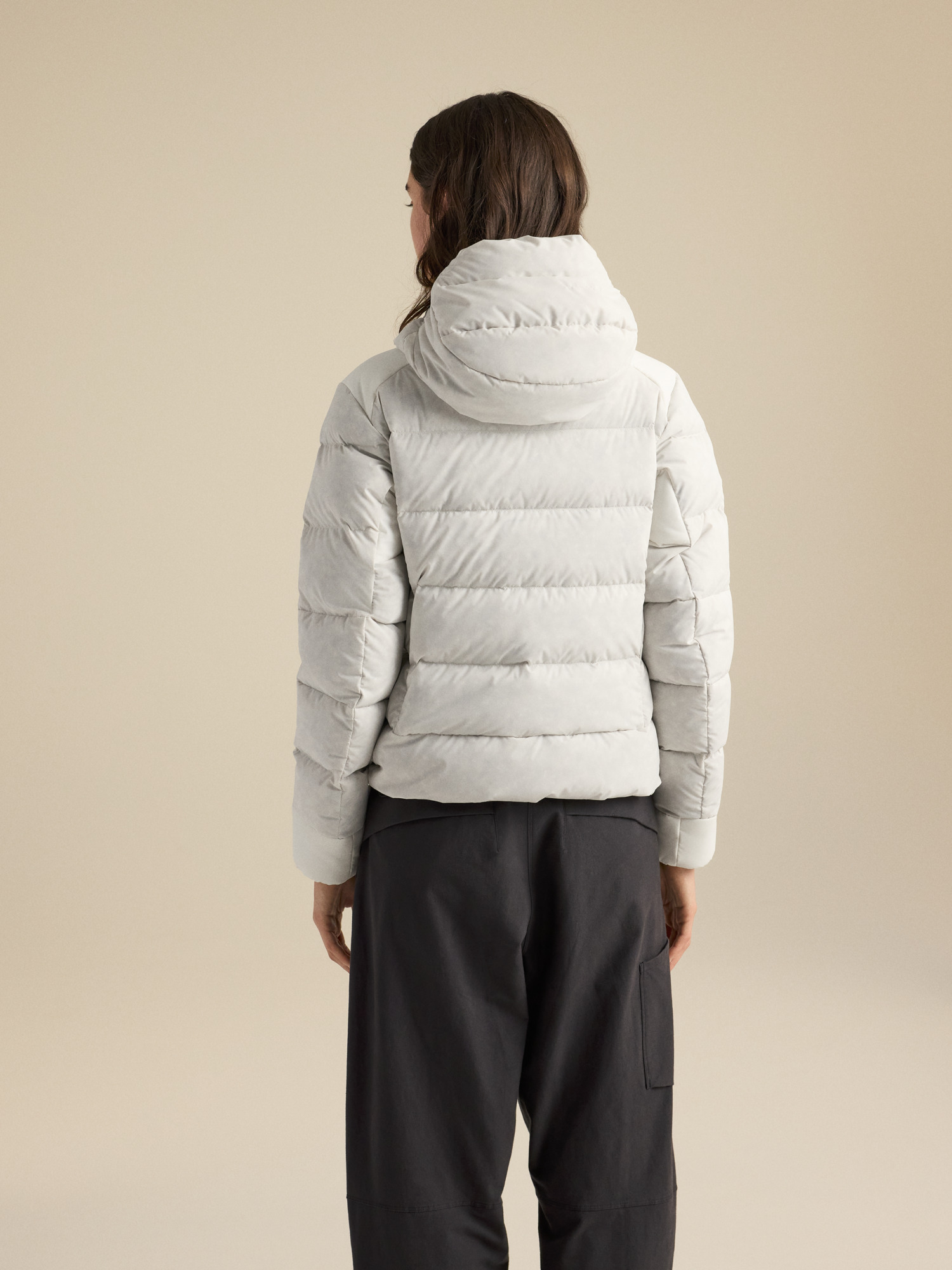 Product Image https://product.arcteryx.co.kr/images/products/686811/F26_X000010546_details_Thorium_Jacket_Sea_Salt_Women_s_Back_View.jpg