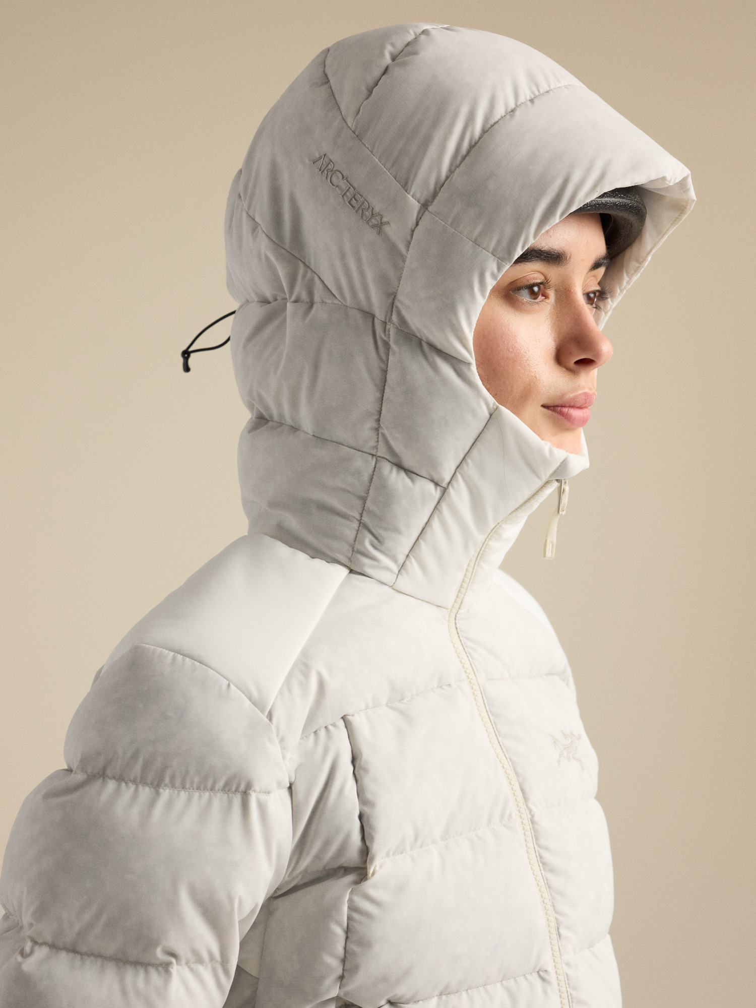 Product Image https://product.arcteryx.co.kr/images/products/686811/F26_X000010546_details_Thorium_Jacket_Sea_Salt_Women_s_Hood.jpg