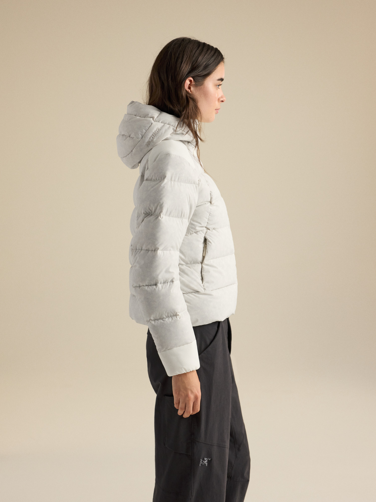 Product Image https://product.arcteryx.co.kr/images/products/686811/F26_X000010546_details_Thorium_Jacket_Sea_Salt_Women_s_Side_View.jpg