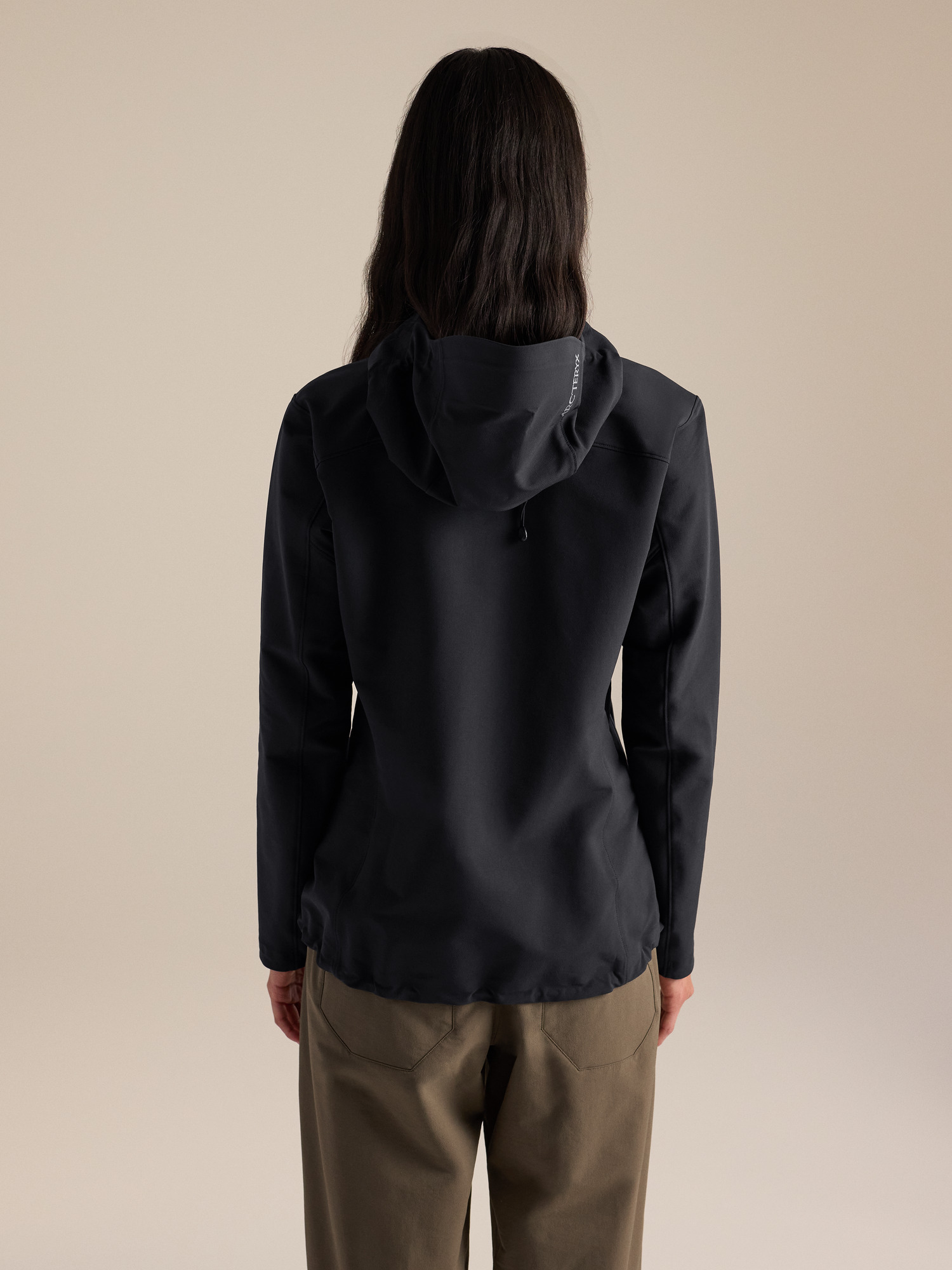 Product Image https://product.arcteryx.co.kr/images/products/686816/F26_X000010561_details_Gamma_Hoody_Black_Women_s_Back_View.jpg