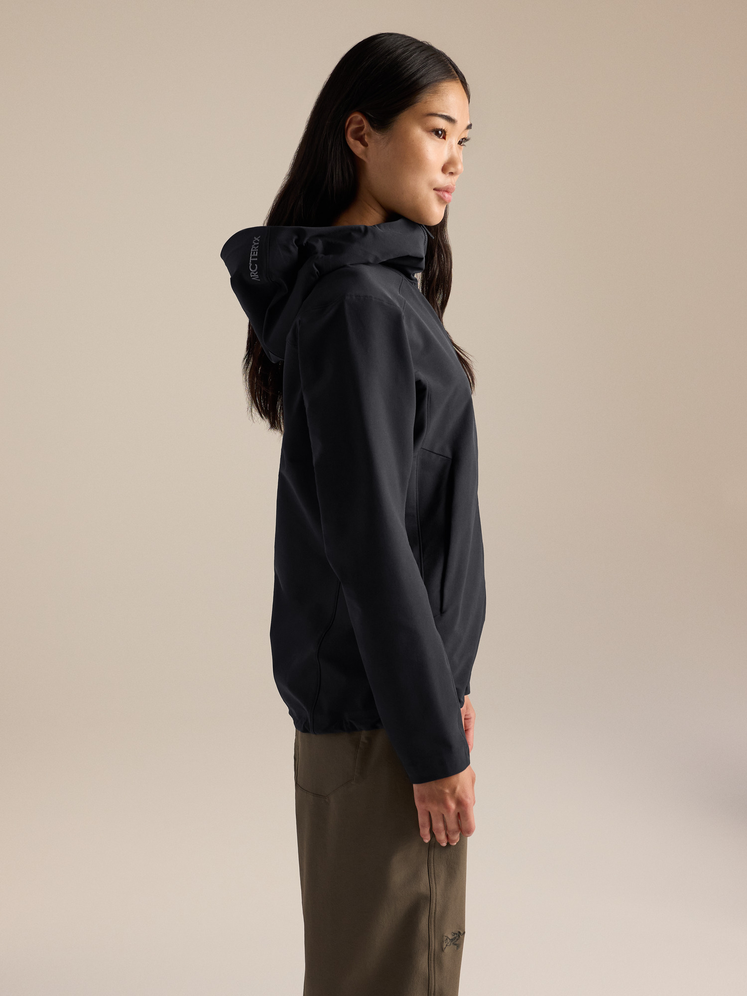 Product Image https://product.arcteryx.co.kr/images/products/686816/F26_X000010561_details_Gamma_Hoody_Black_Women_s_Side_View.jpg