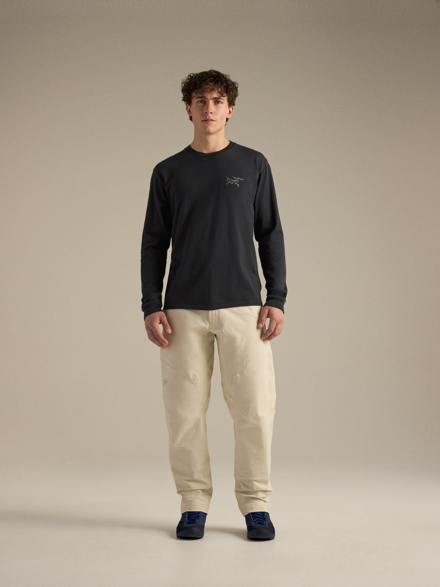 Product Image https://product.arcteryx.co.kr/images/products/686868/F26_X000009536_details_Kragg_SL_Cotton_Shirt_LS_Black_Full_Body.jpg