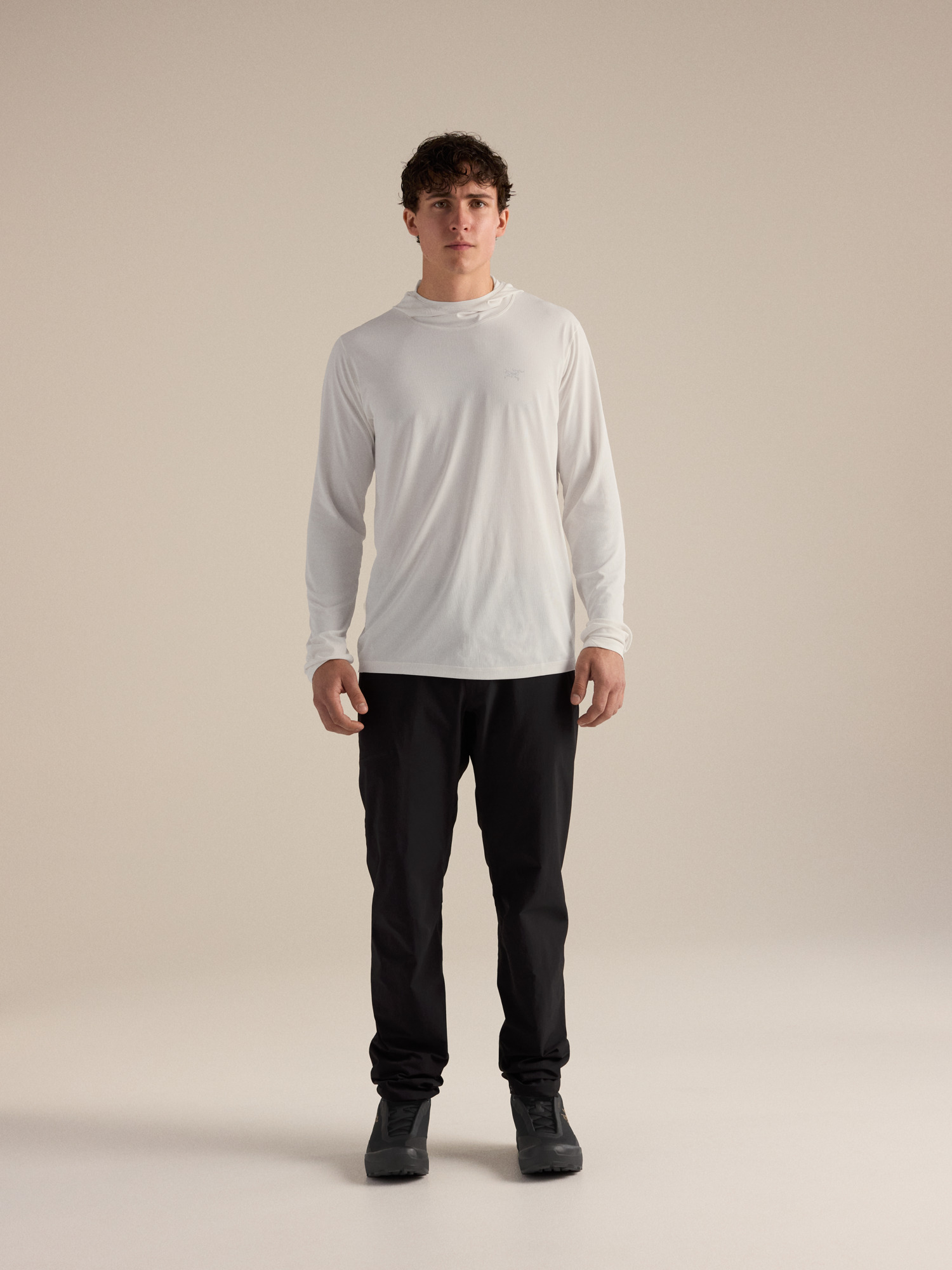 Product Image https://product.arcteryx.co.kr/images/products/686875/F26_X000010294_details_Cormac_Hoody_Arctic_Silk_Full_Body.jpg