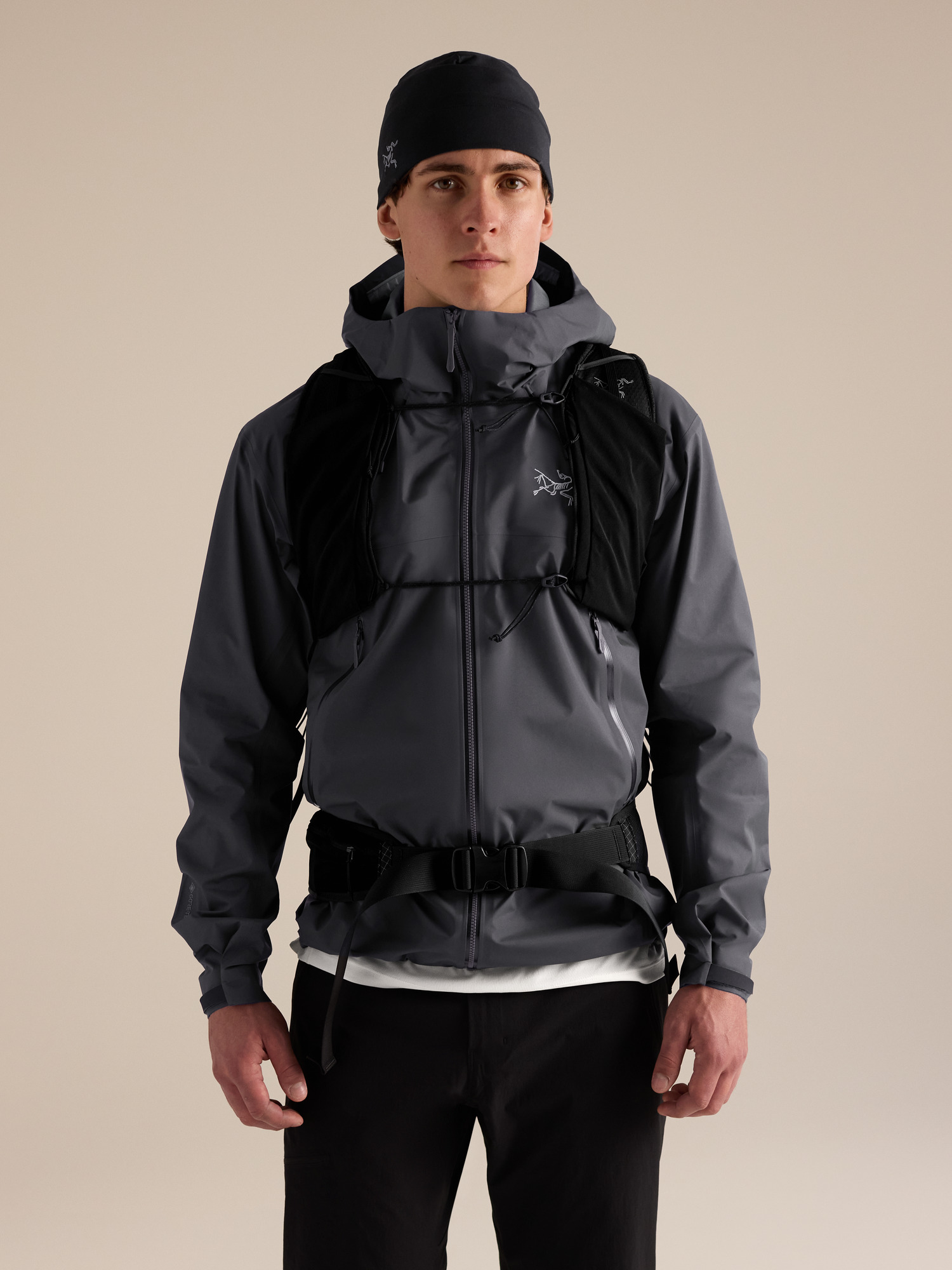 Product Image https://product.arcteryx.co.kr/images/products/686933/F26_X000010705_details_Aerios_35_Backpack_Black_Back_View.jpg
