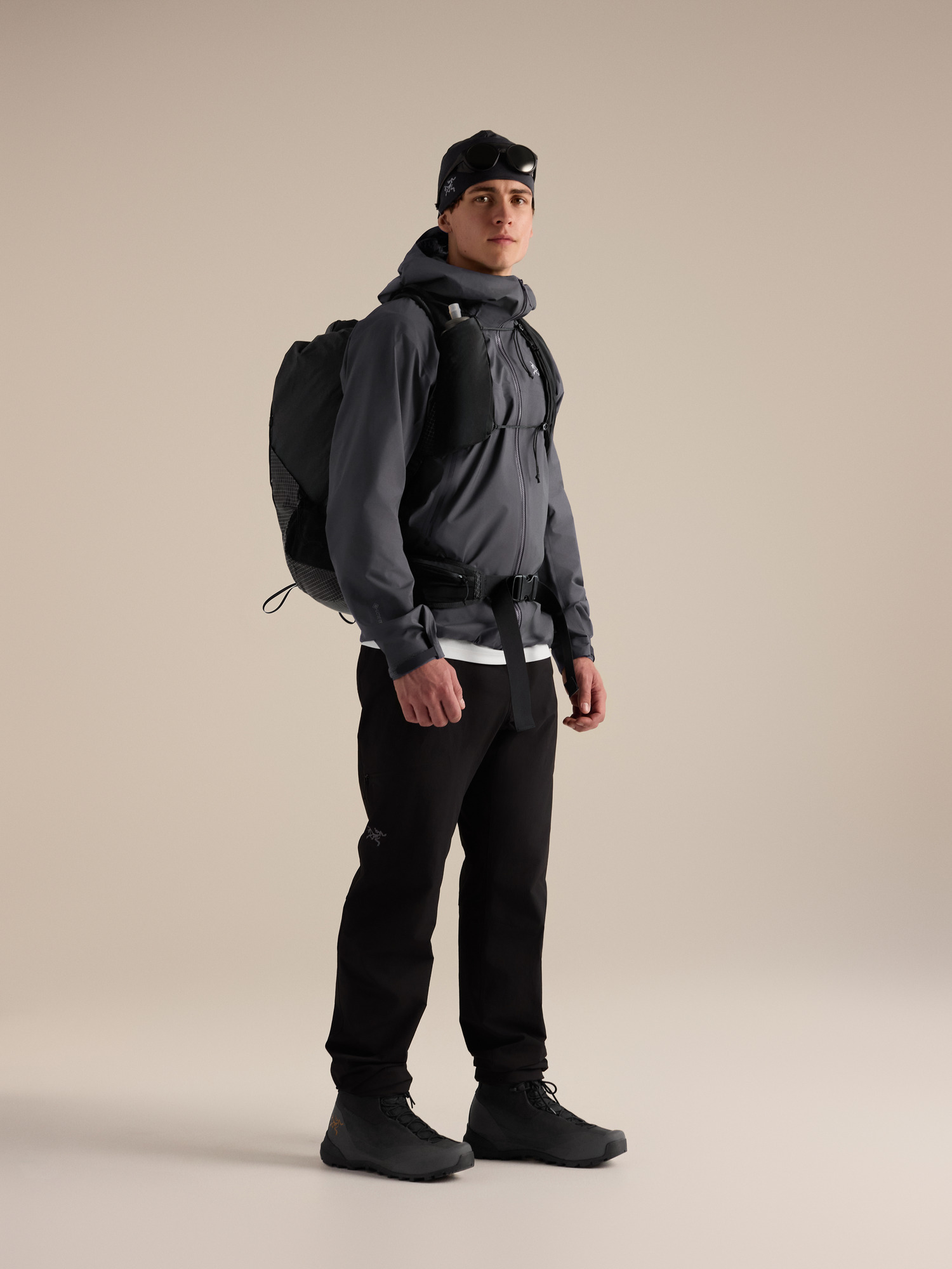 Product Image https://product.arcteryx.co.kr/images/products/686933/F26_X000010705_details_Aerios_35_Backpack_Black_Hover.jpg