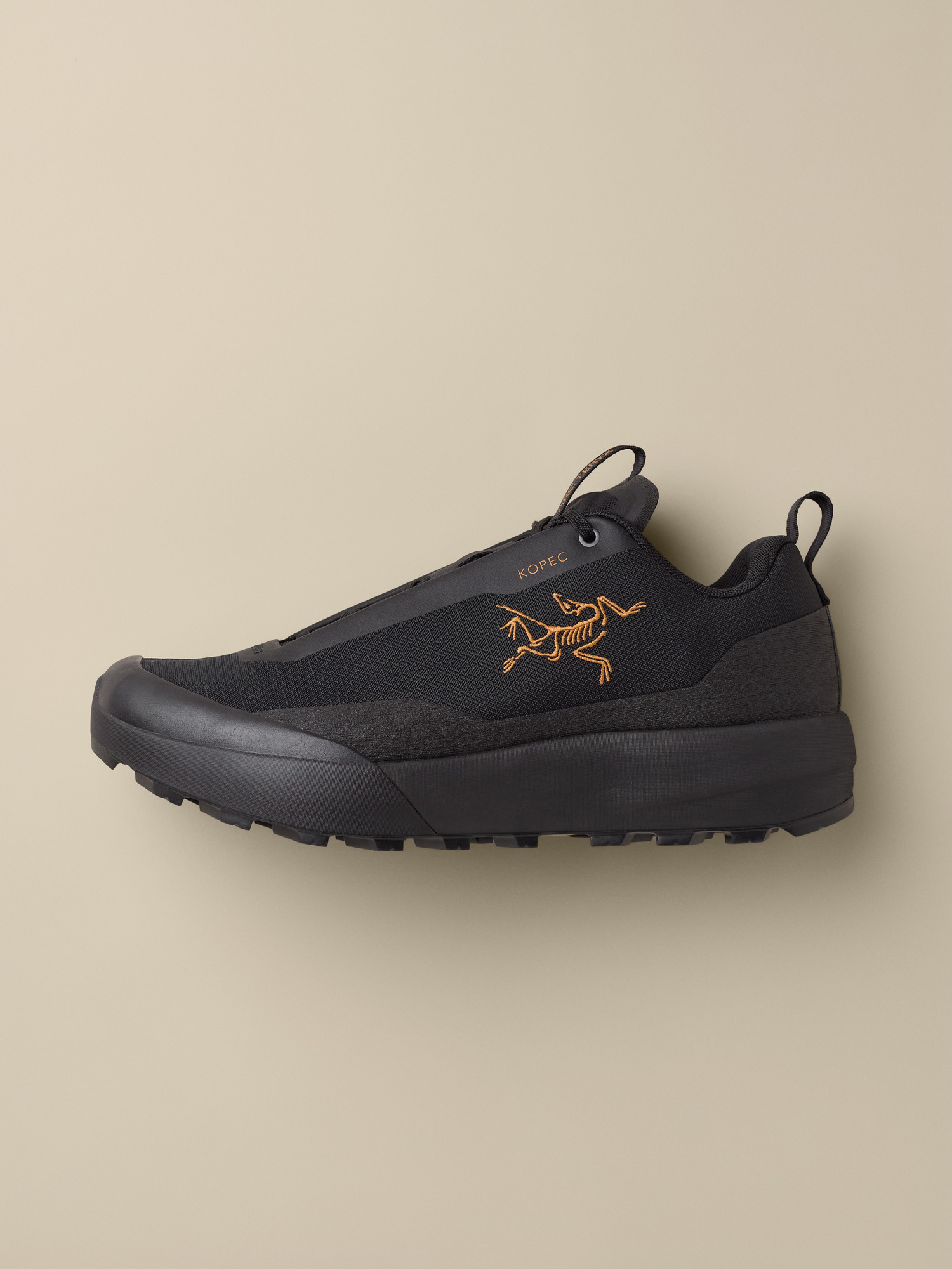Product Image https://product.arcteryx.co.kr/images/products/686948/F26_X000010831_details_Kopec_2_Low_GTX_Shoe_Black_Black_Profile.jpg