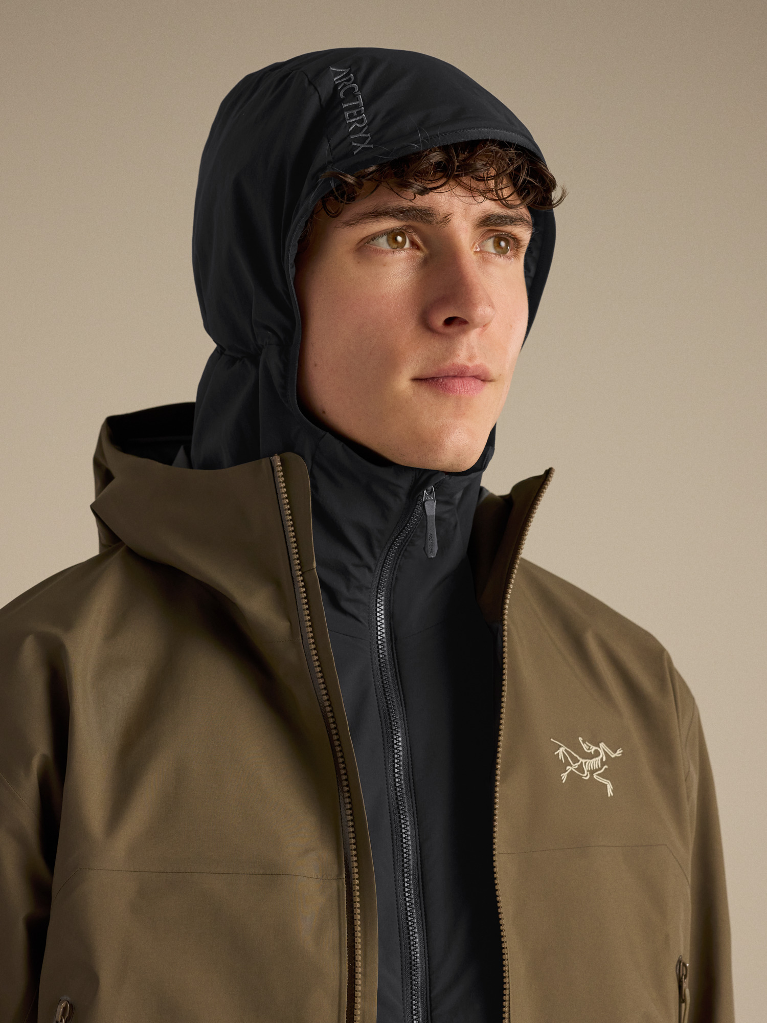 Product Image https://product.arcteryx.co.kr/images/products/686955/F26_X000009560_details_Atom_SL_Hoody_Black_Hood.jpg