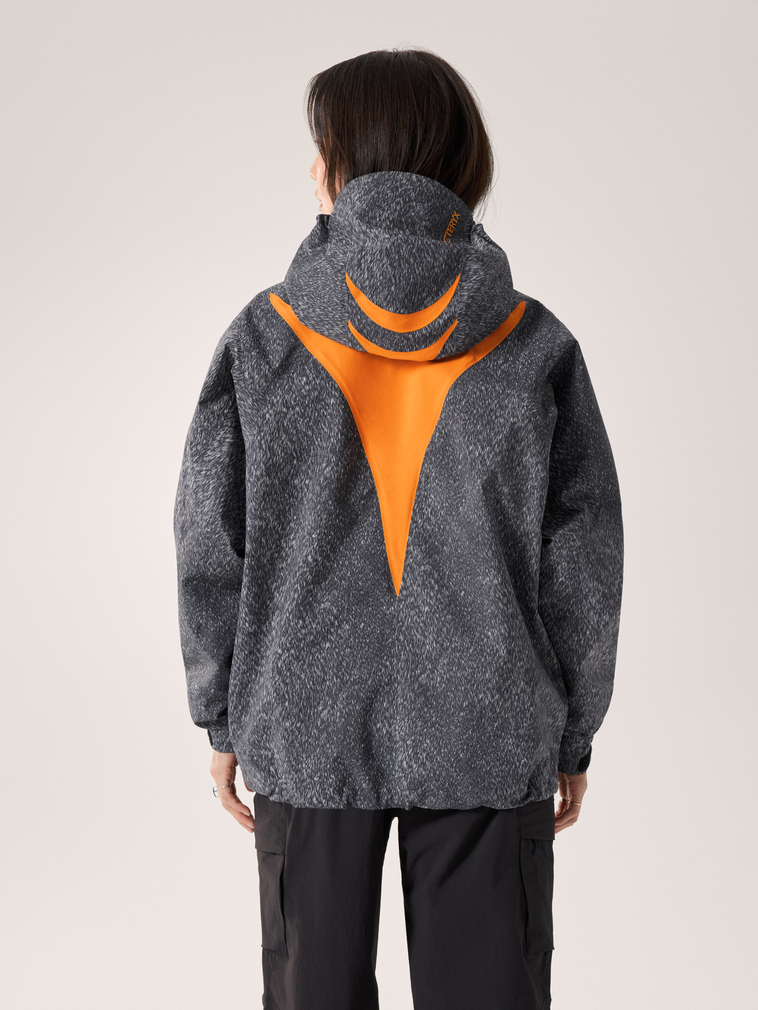 Product Image https://product.arcteryx.co.kr/images/products/686979/F26_X000010635_details_Dekoi_Jacket_Walk_Gently_Deer_Hide_Back_View.jpg